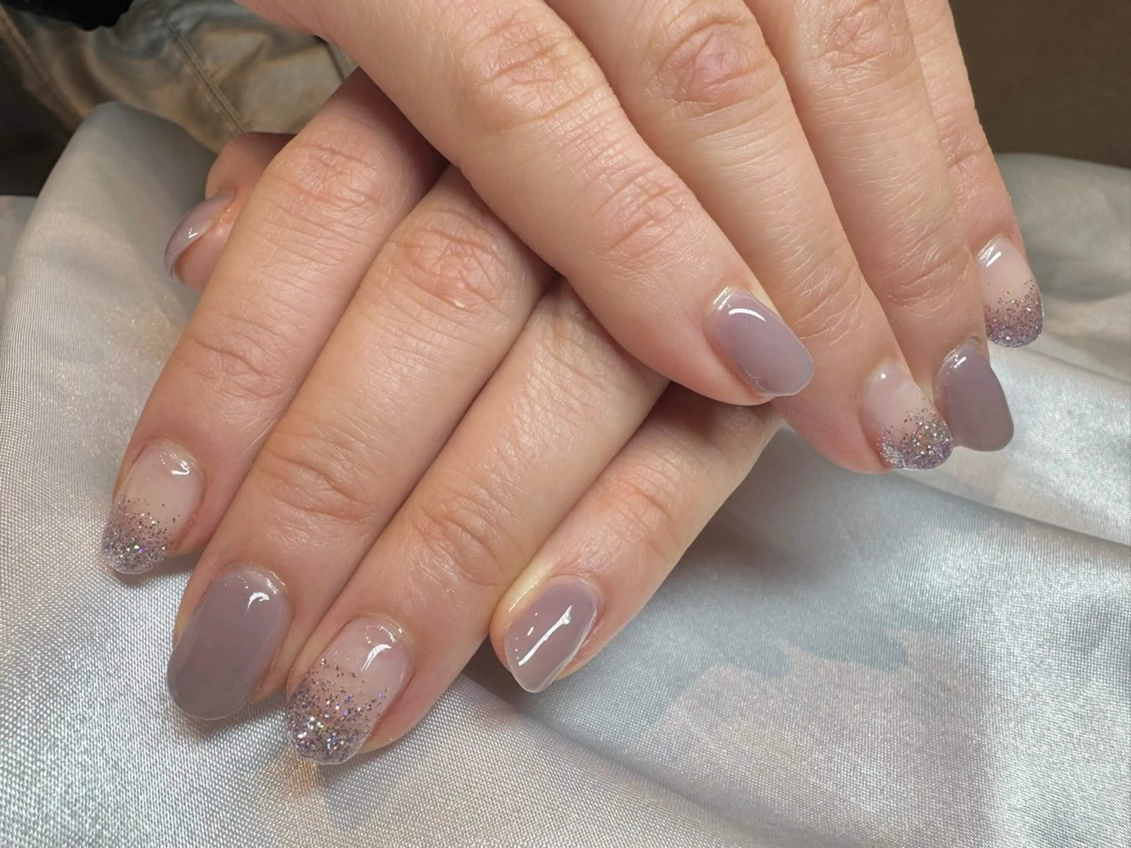 ネイル グラデーション ラメ(グリッター) ラメグラデーション ワンカラーネイル ハンドネイル プライベートサロン LUANAのエステ・リラクイメージ