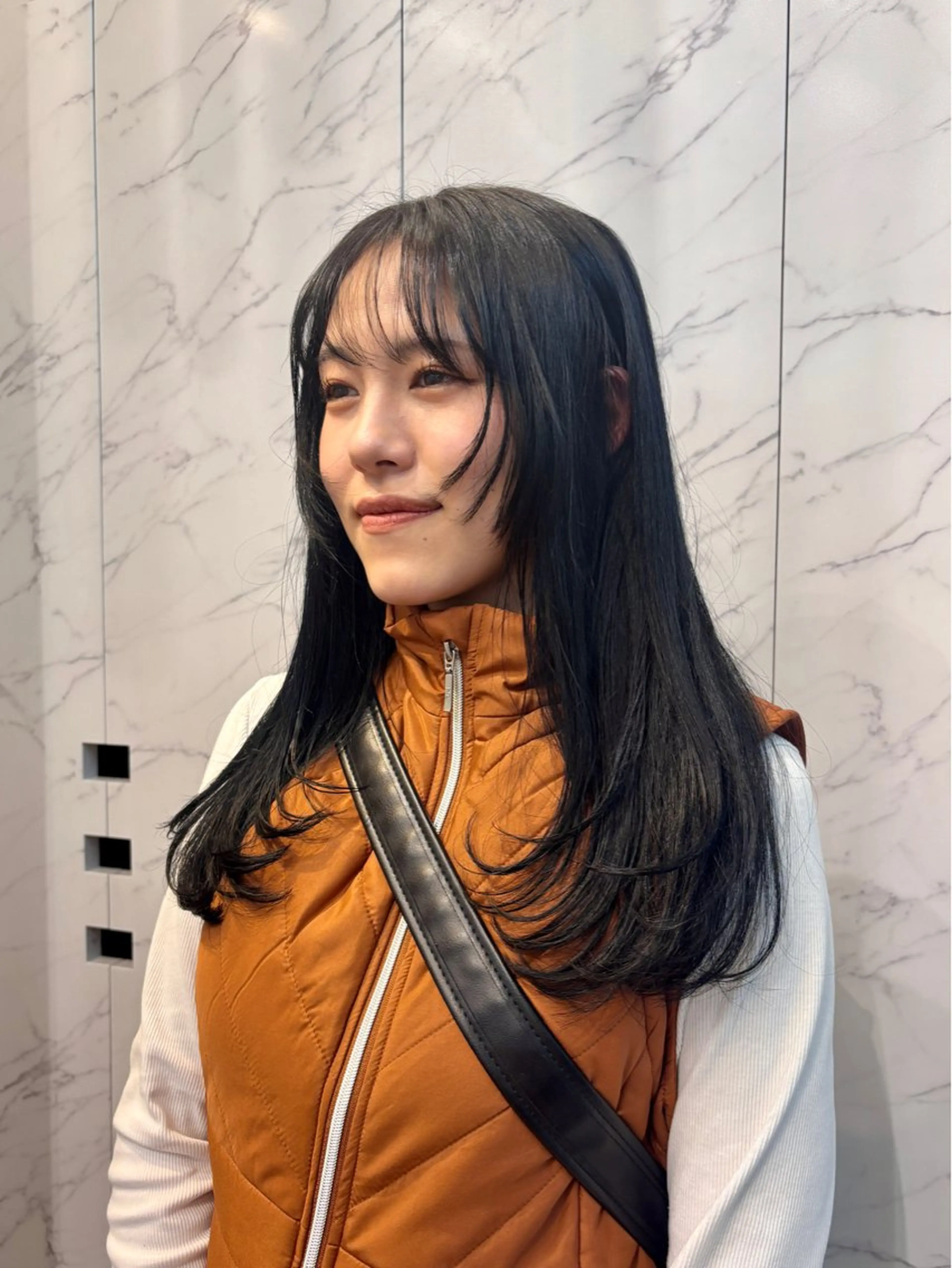 ロング 顔まわりレイヤー レイヤーカット 小顔カット カット ヘアカラー miu /透明感カラーのヘアスタイル