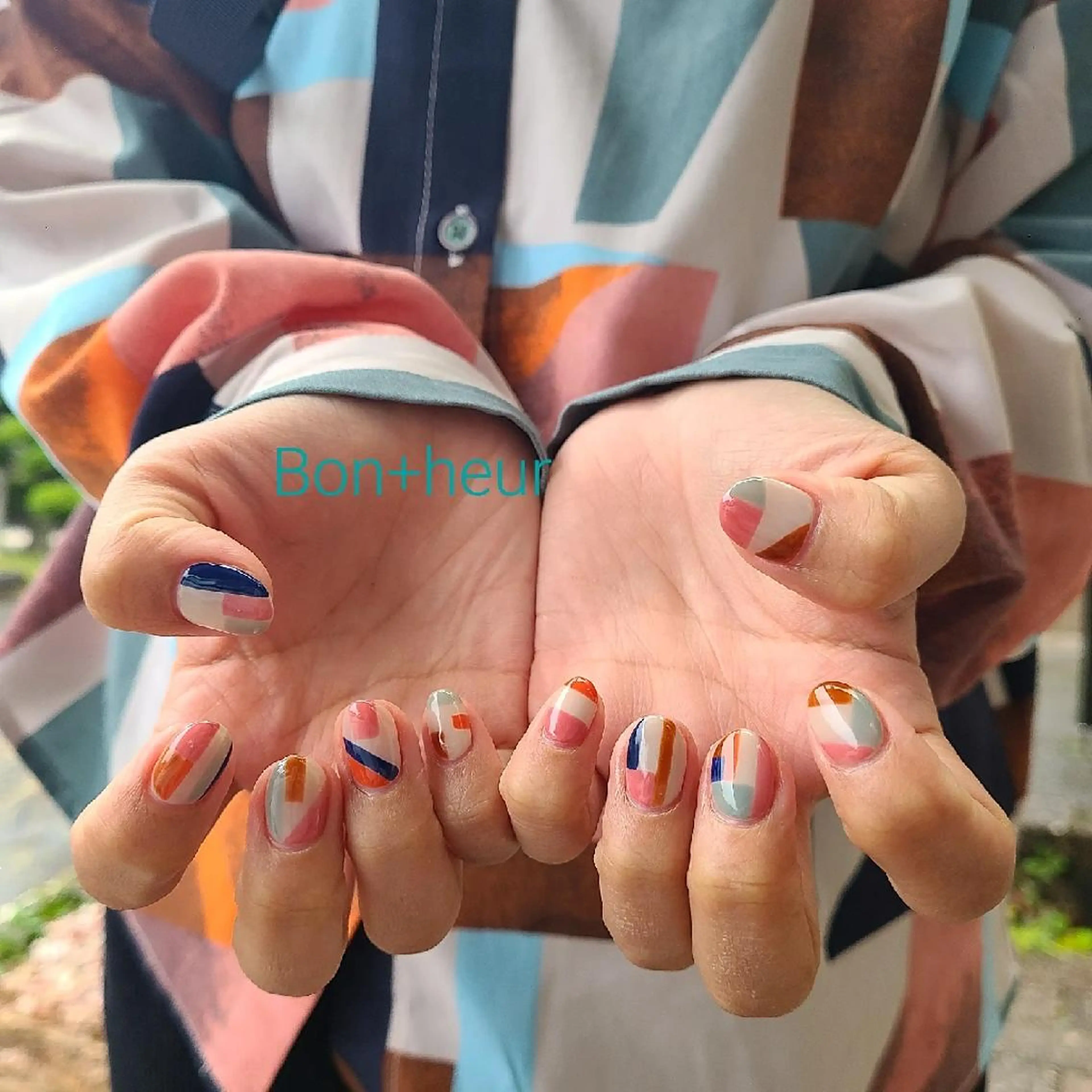 ネイル ジェルネイル ラメ(グリッター) ニュアンスネイル オフィスネイル ワンカラーネイル 宮口 紗子のネイルデザイン