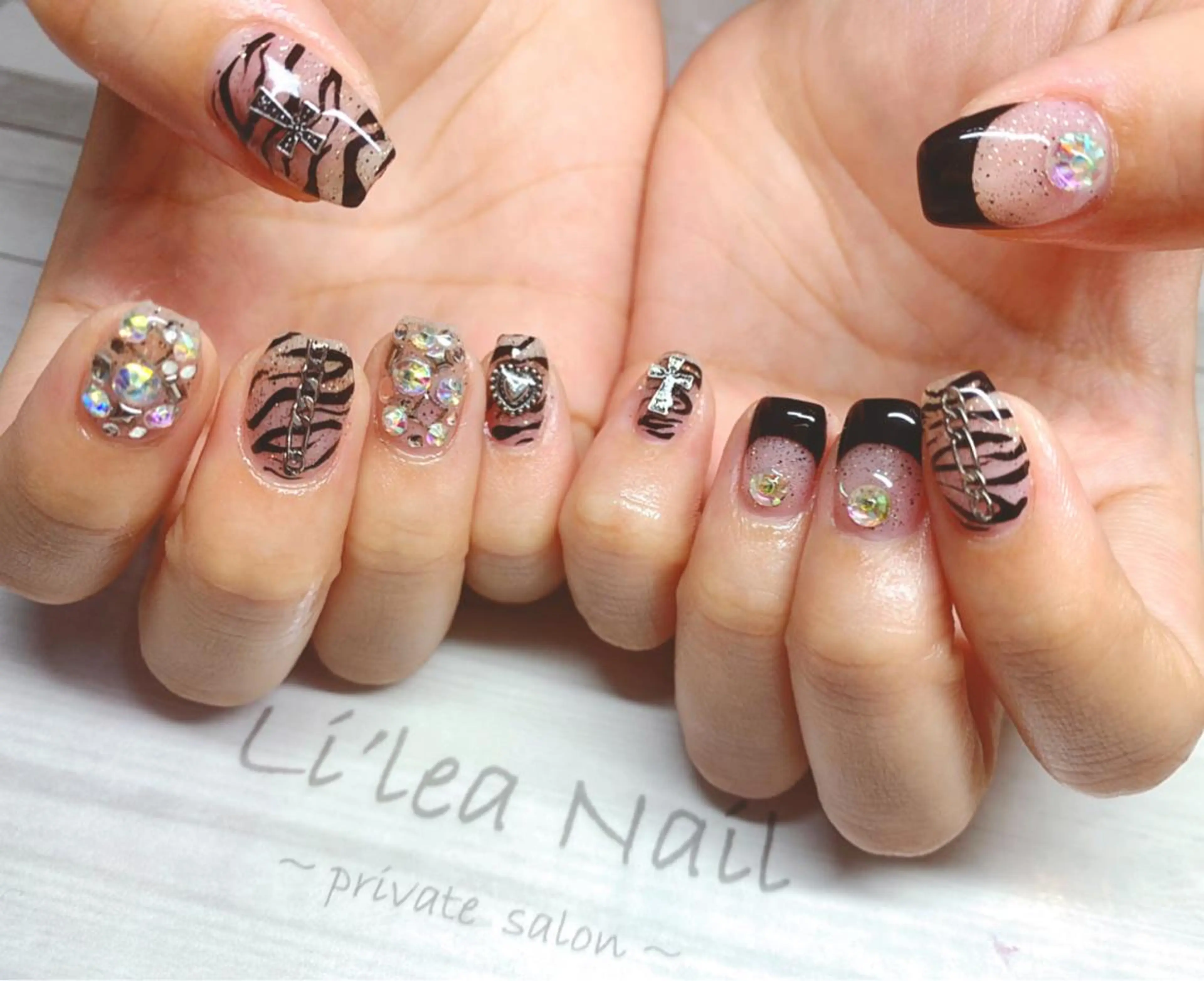 ネイル Li'leaNail AINAのネイルデザイン
