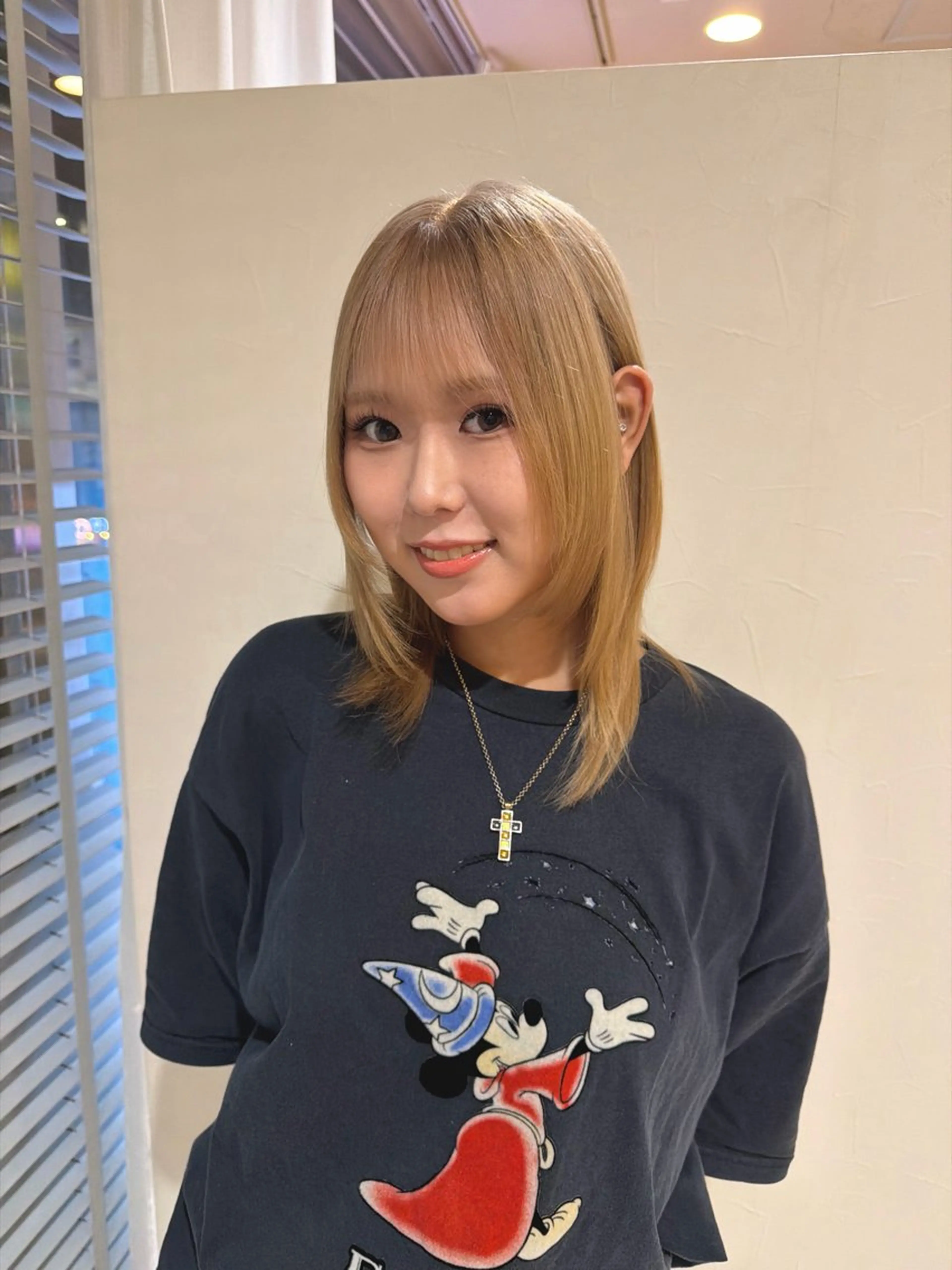 ミディアム カラー ベージュカラー ミルクティーベージュ 池田凛/ ハイトーンカラーのヘアスタイル