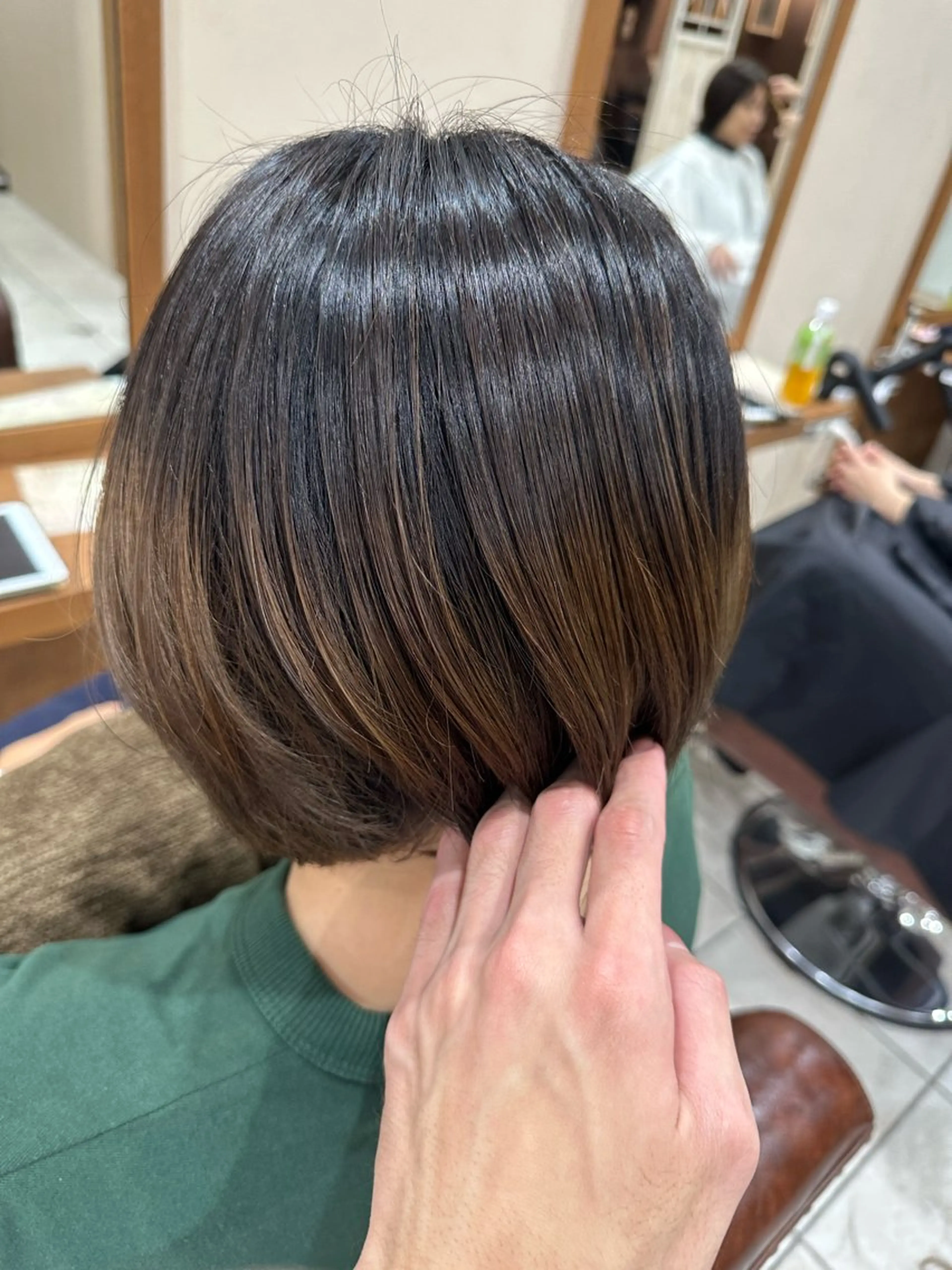 ショート カラー アッシュ アッシュブラック ベージュカラー 黒髪 ブリーチ カット ヘアカラー トリートメント ヘッドスパ 巻けるケア縮毛矯正✨ ケアカラー✨山下のヘアスタイル