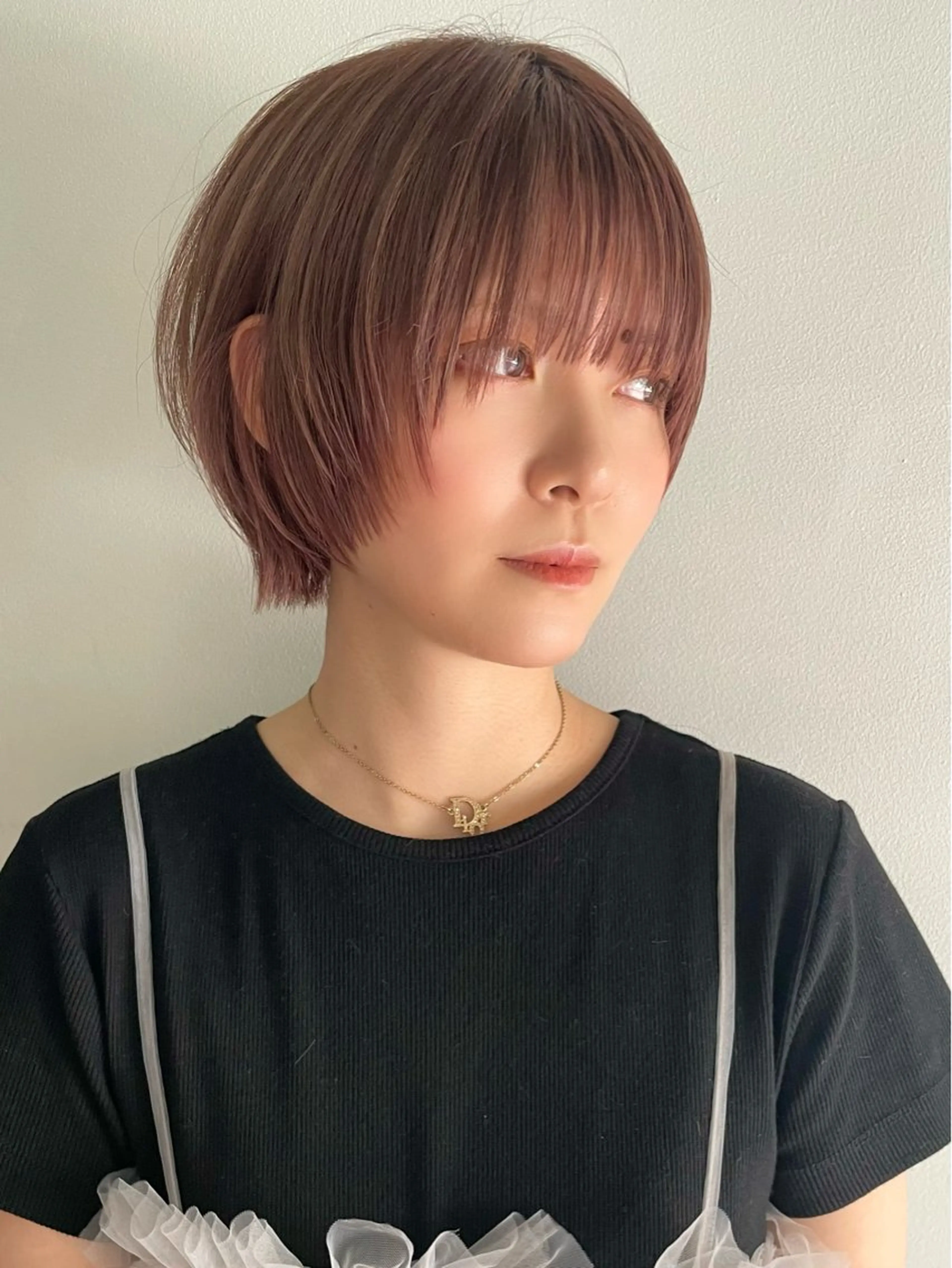 ショート ⭐ハイトーンブリーチ ミルクティーピンクのヘアスタイル