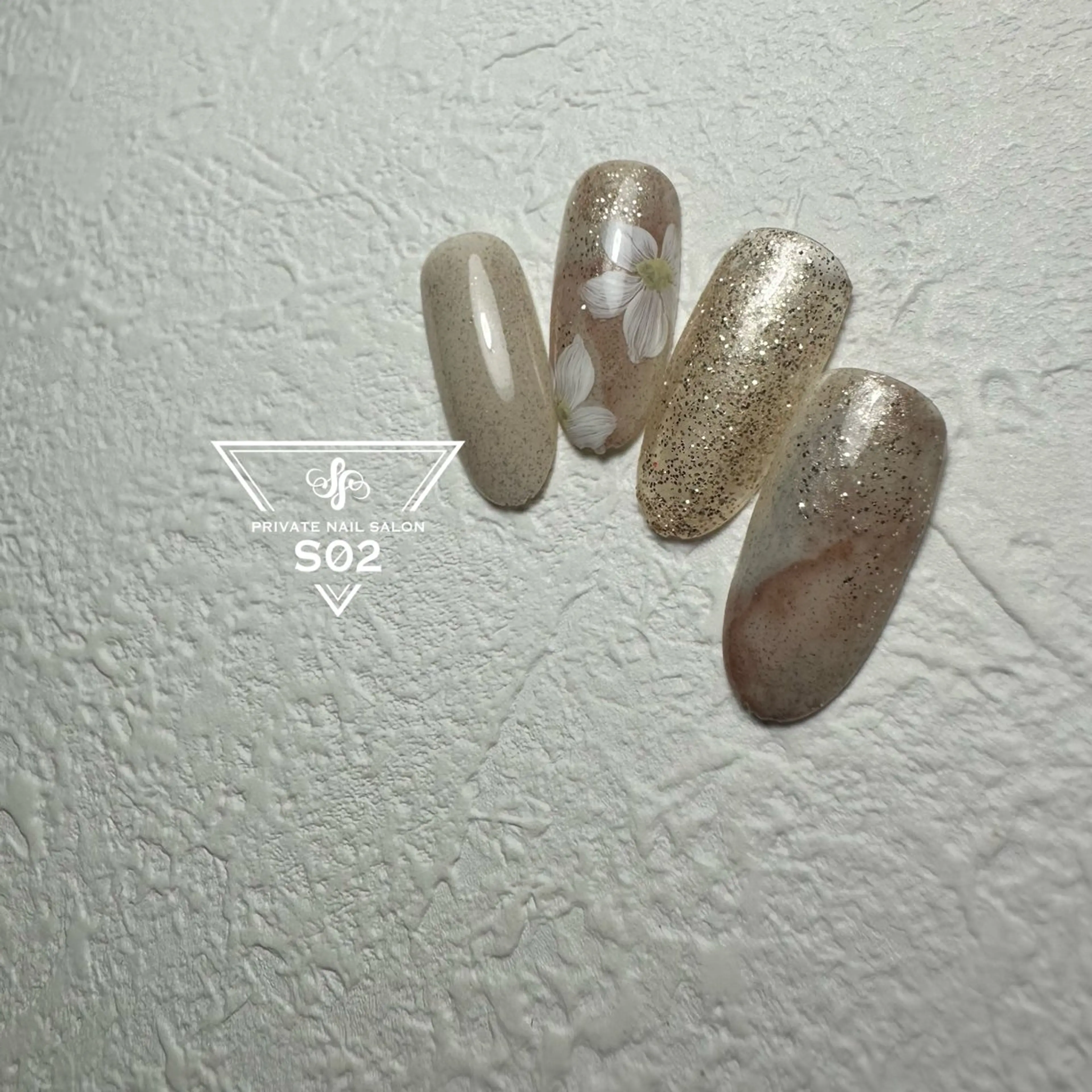 ネイル S02 𝙲𝚑𝚒𝚎のネイルデザイン
