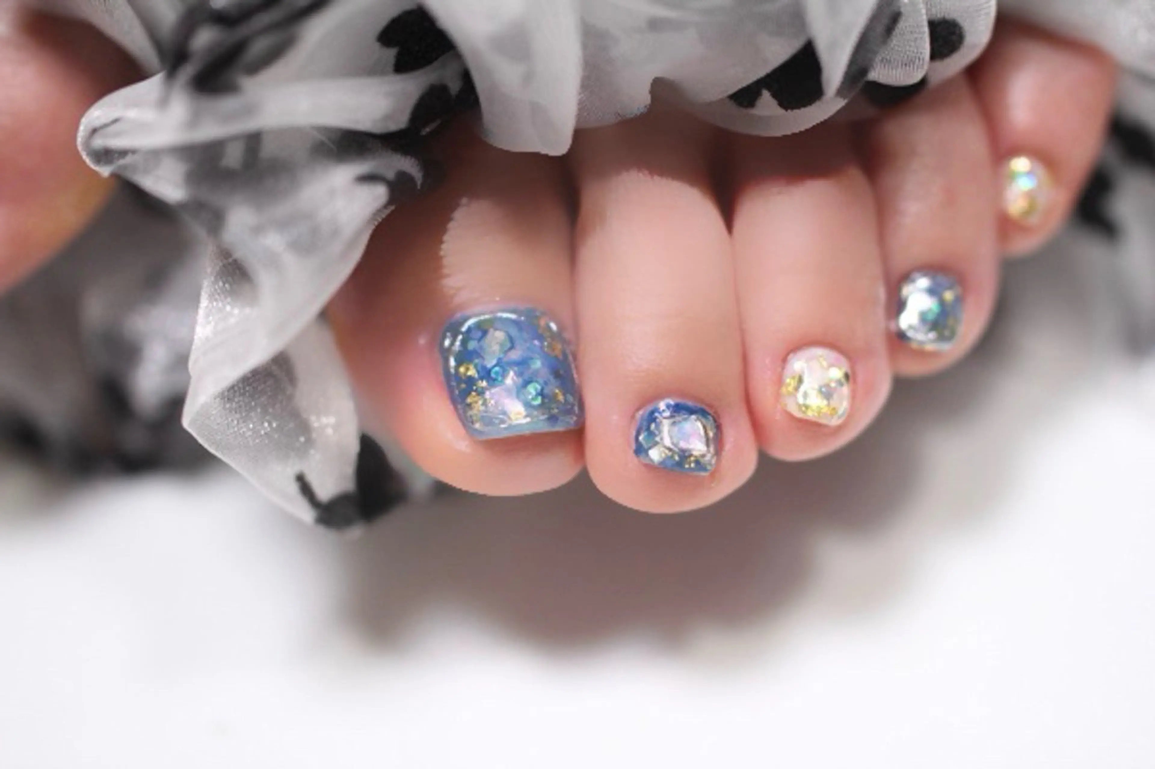 ネイル オーロラネイル クリアネイル フットネイル ジェルネイル ラメ(グリッター) ママリンド　志村坂上店所属・しみ えんのネイルデザイン