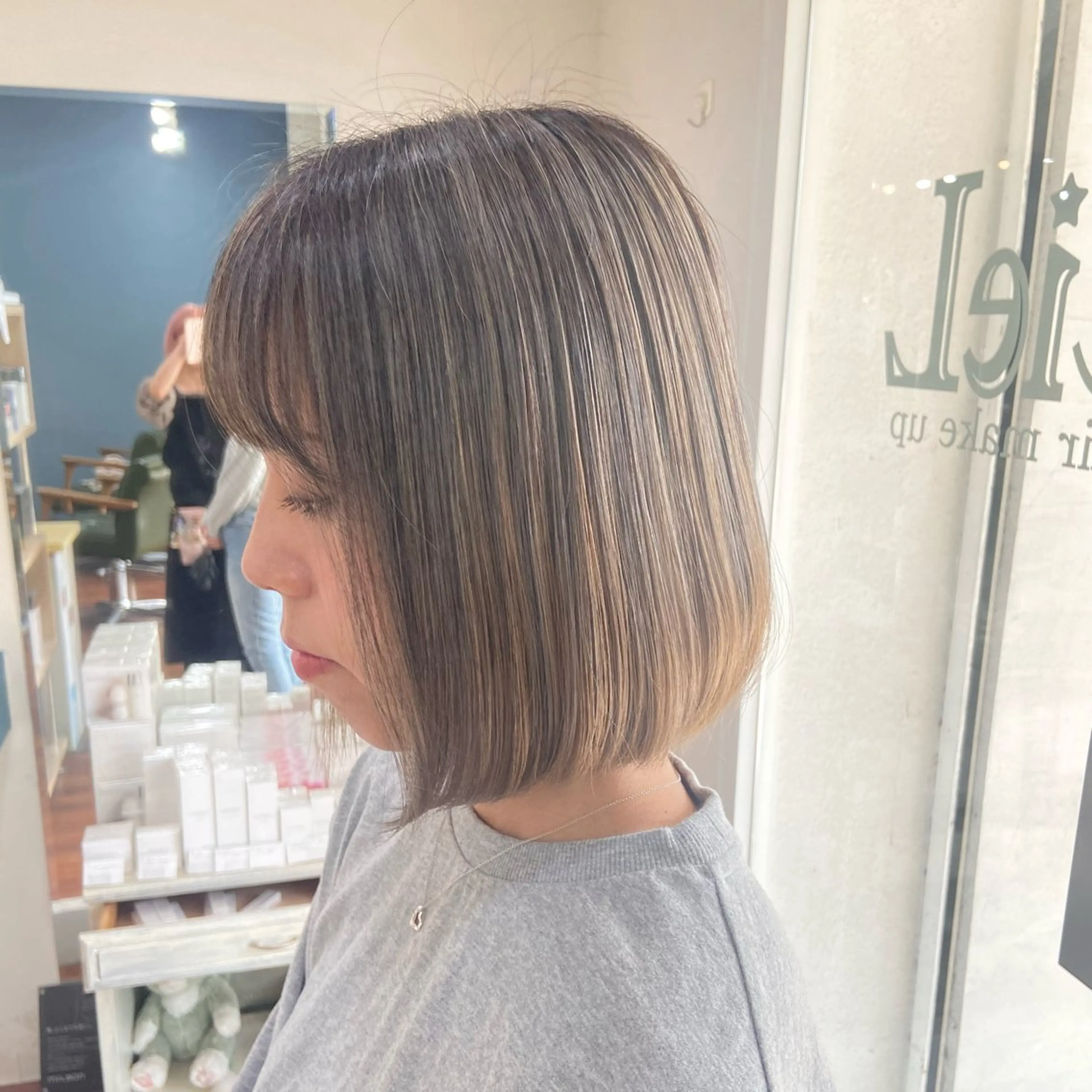 ミディアム カラー バレイヤージュ レイヤーカット 髪質改善/ストレート /透明感/西川奈穂のヘアスタイル