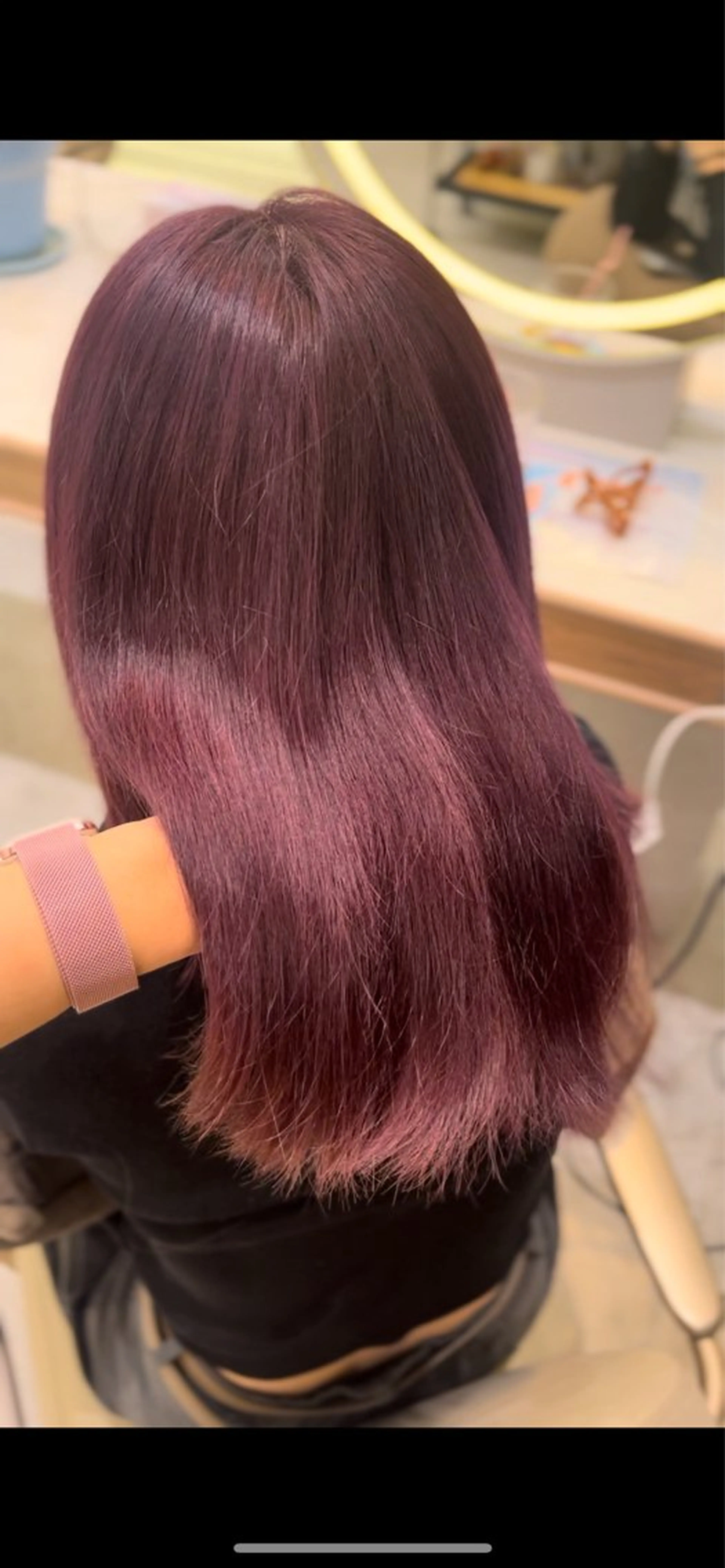 ミディアム カラー ブリーチ カシス ピンクカラー 𝑴𝑰𝑨🎀赤髪 /ピンク/髪質改善のヘアスタイル