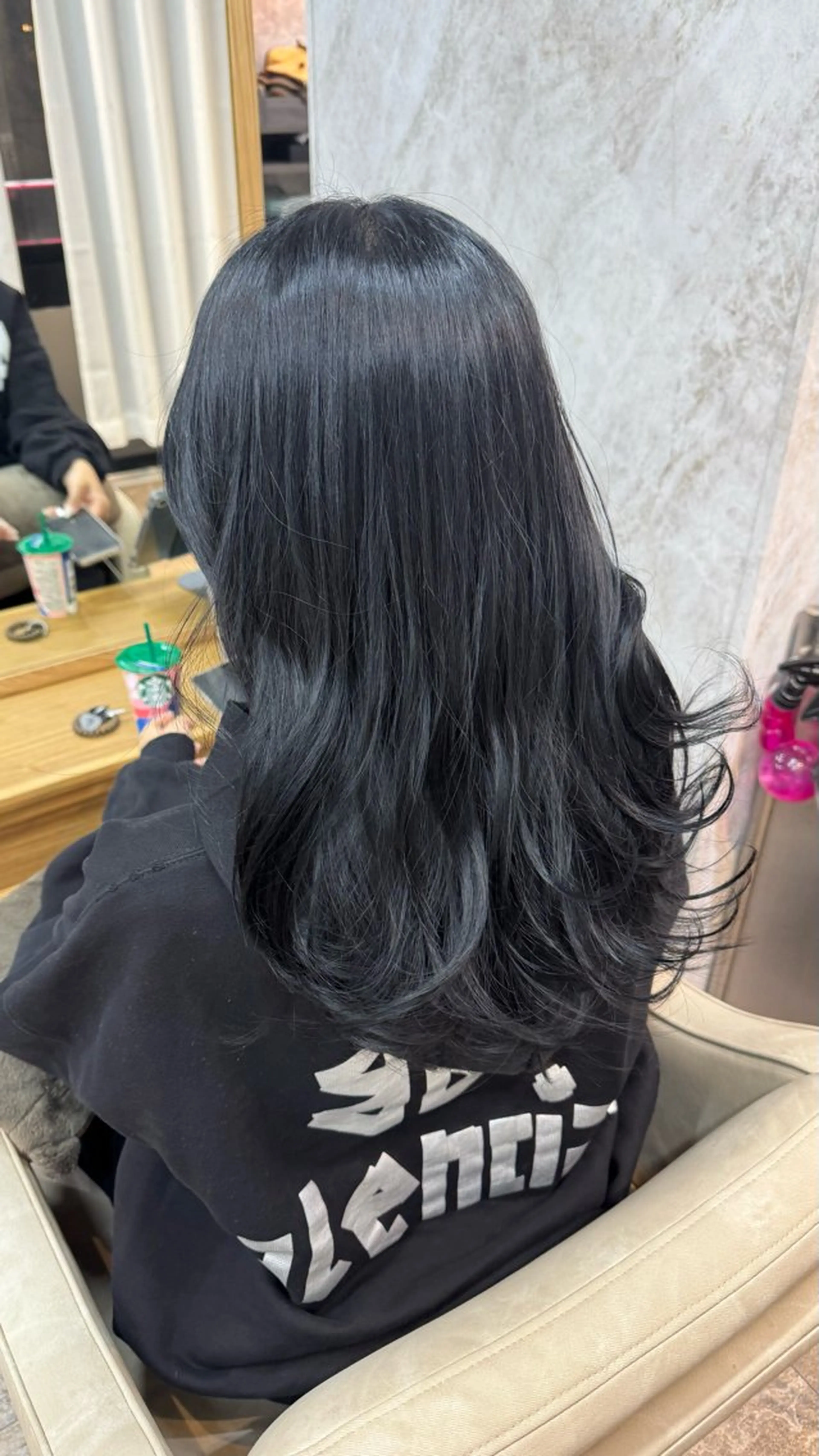 カラー 黒髪 ブリーチ ブルーカラー ブルーブラック ヘアカラー sweetroom平塚所属・⭐️縮毛矯正 氷室翔也カラー⭐️のヘアスタイル