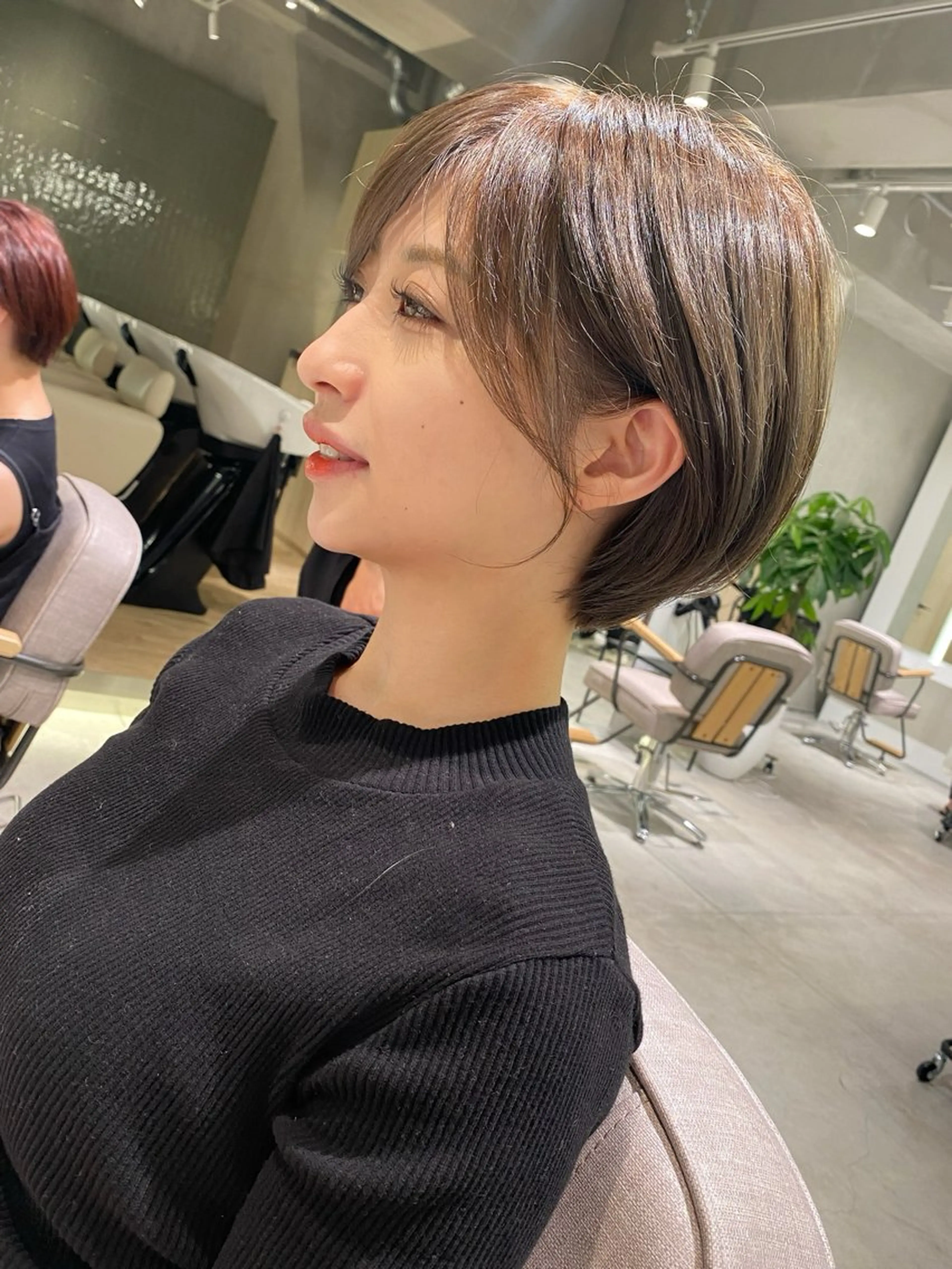 ショート コテ巻き/パーマ/艶 透明感/荻原凜太郎のヘアスタイル