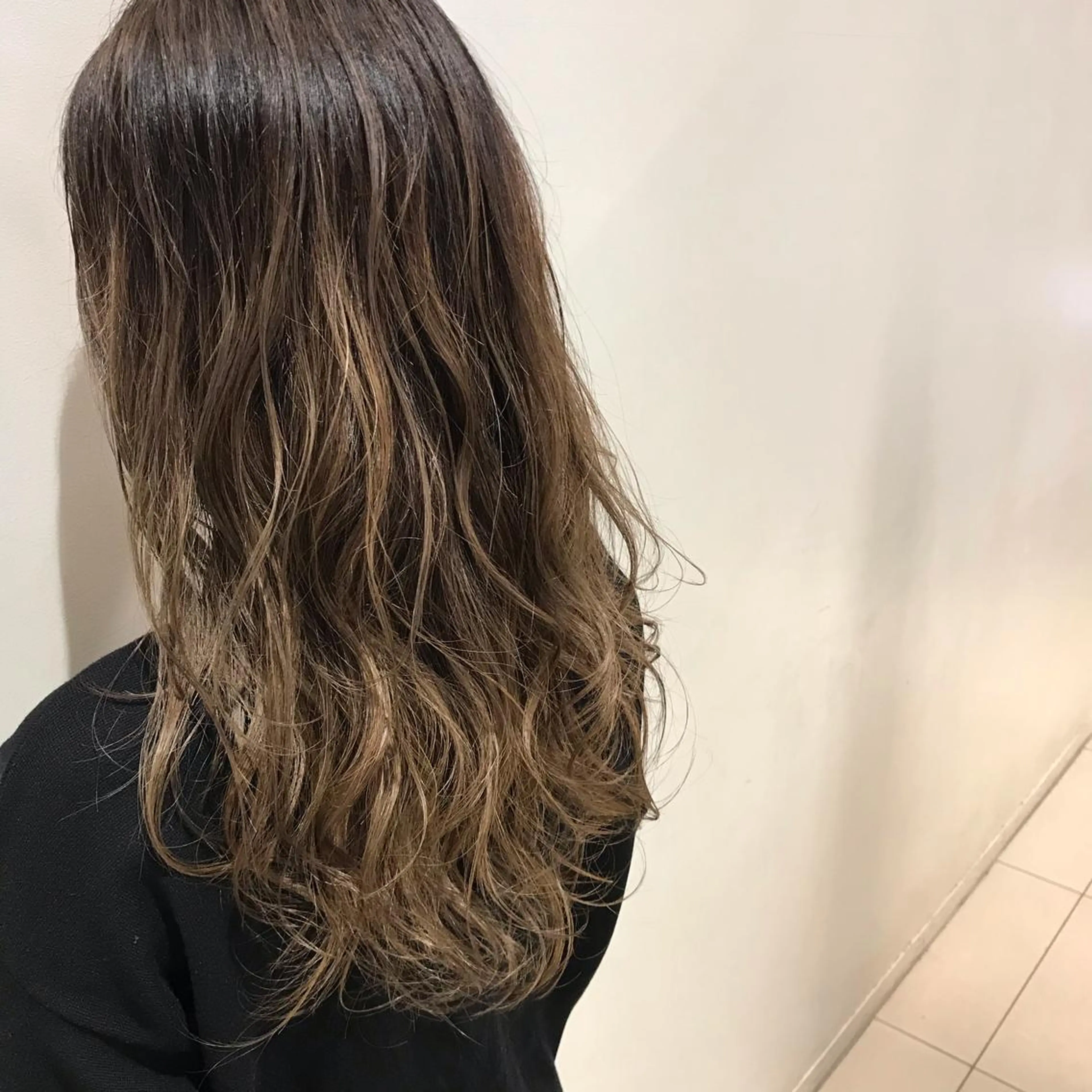 セミロング ハイライト レイヤーカット ヘアカラー 溝口 和弘のヘアスタイル