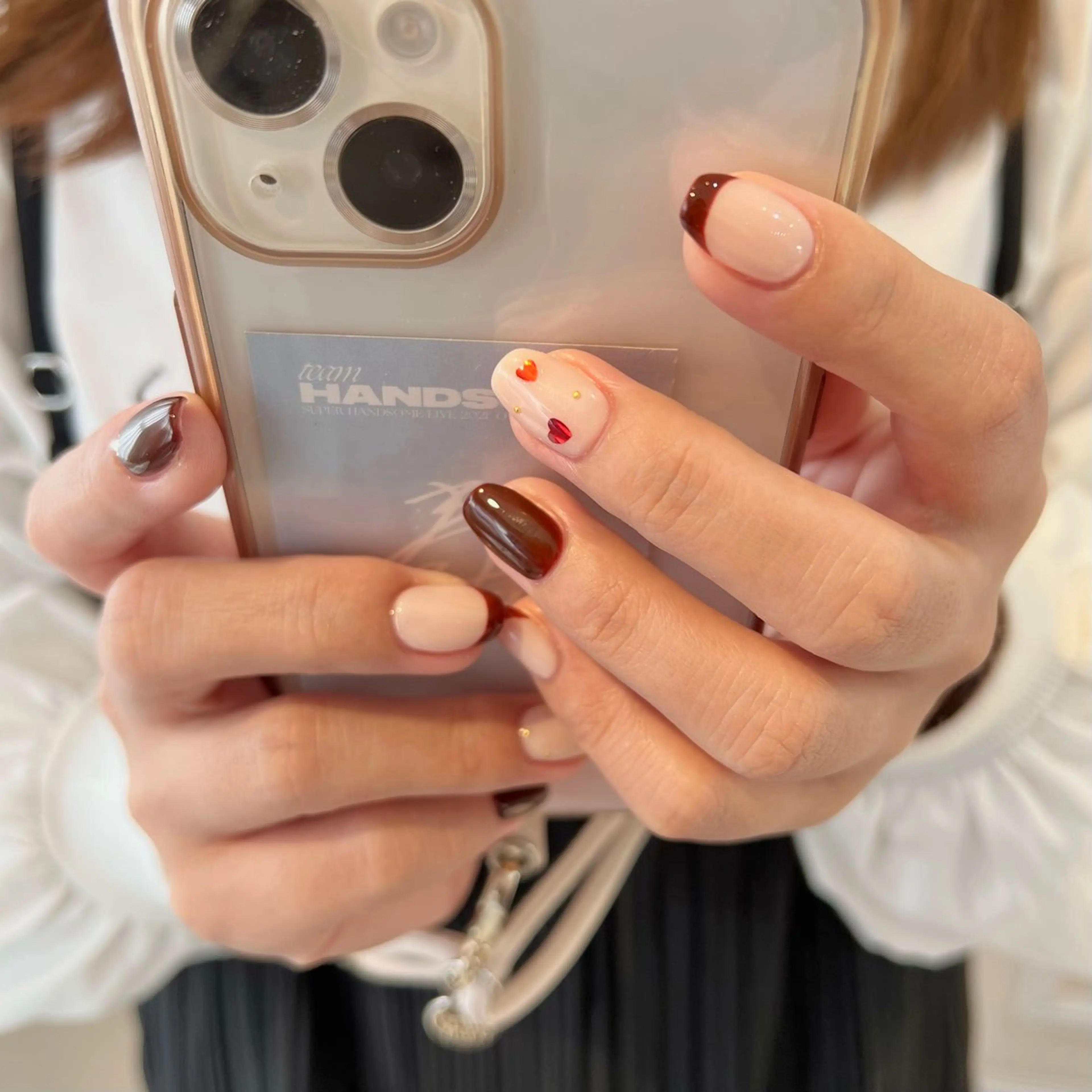 ネイル ゴールド ハート 赤色 ハンドネイル 🎀チーク/ちゅるん 🫧chisa🎀のネイルデザイン