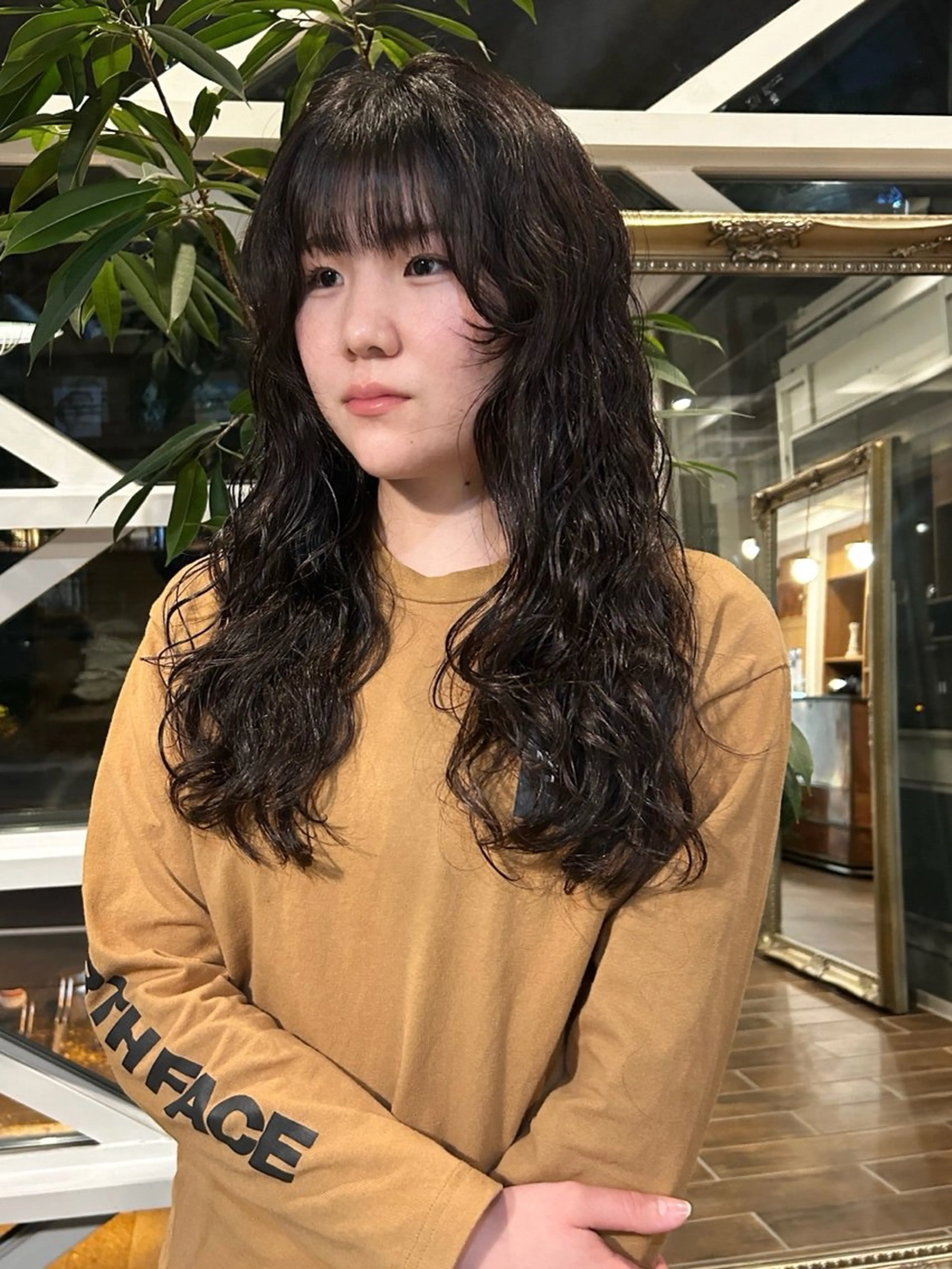 セミロング パーマ セミロングパーマ 髪質改善 韓国風ヘア 縮毛矯正 デジタルパーマ カット パーマ 西 優衣奈のヘアスタイル