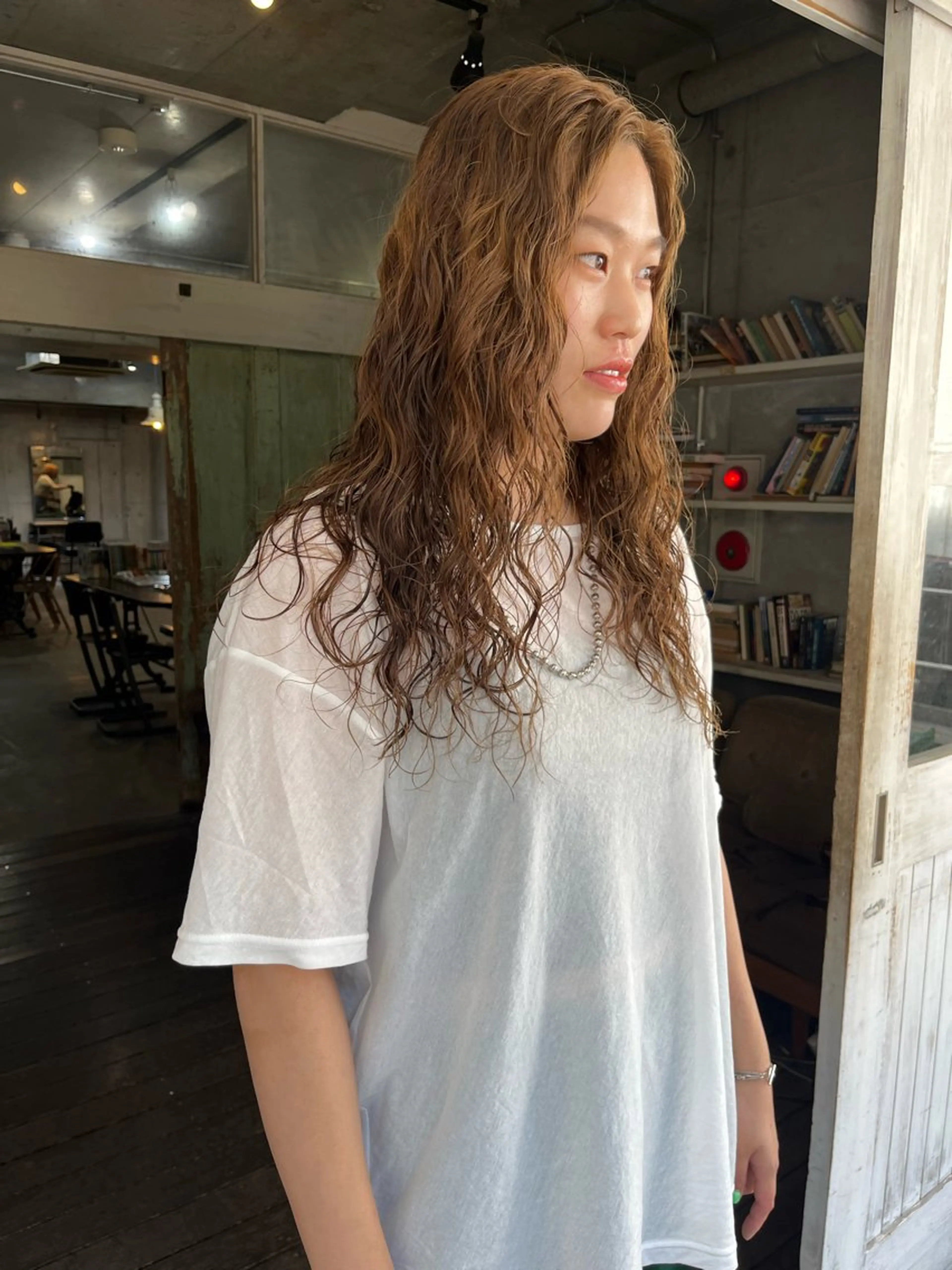 ロング パーマ カット パーマ トリートメント ハイトーン/顔まわり レイヤー/YUKAのヘアスタイル