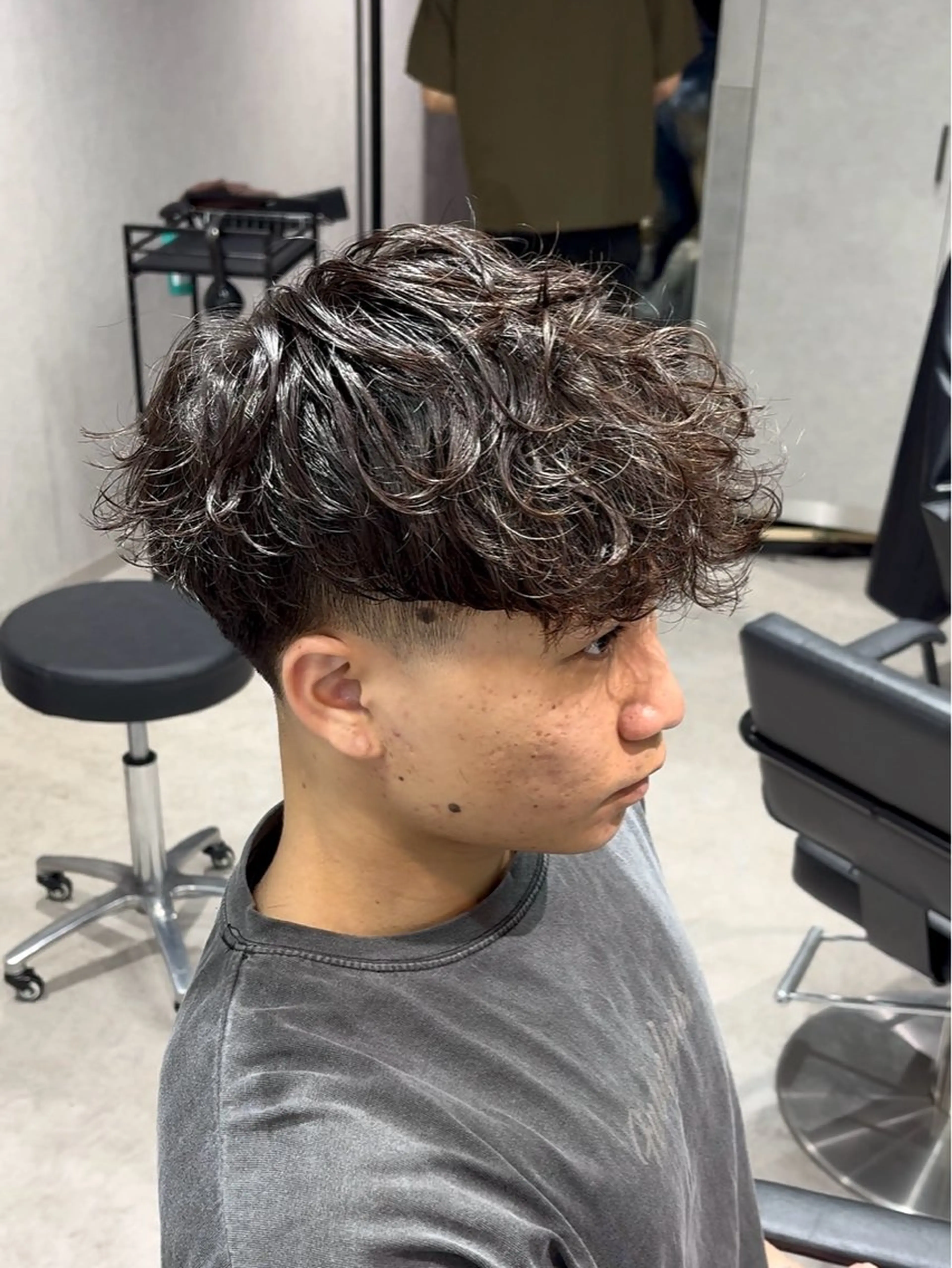 ショート カラー パーマ メンズ カット 【シャドウパーマ センターパート】義心のヘアスタイル