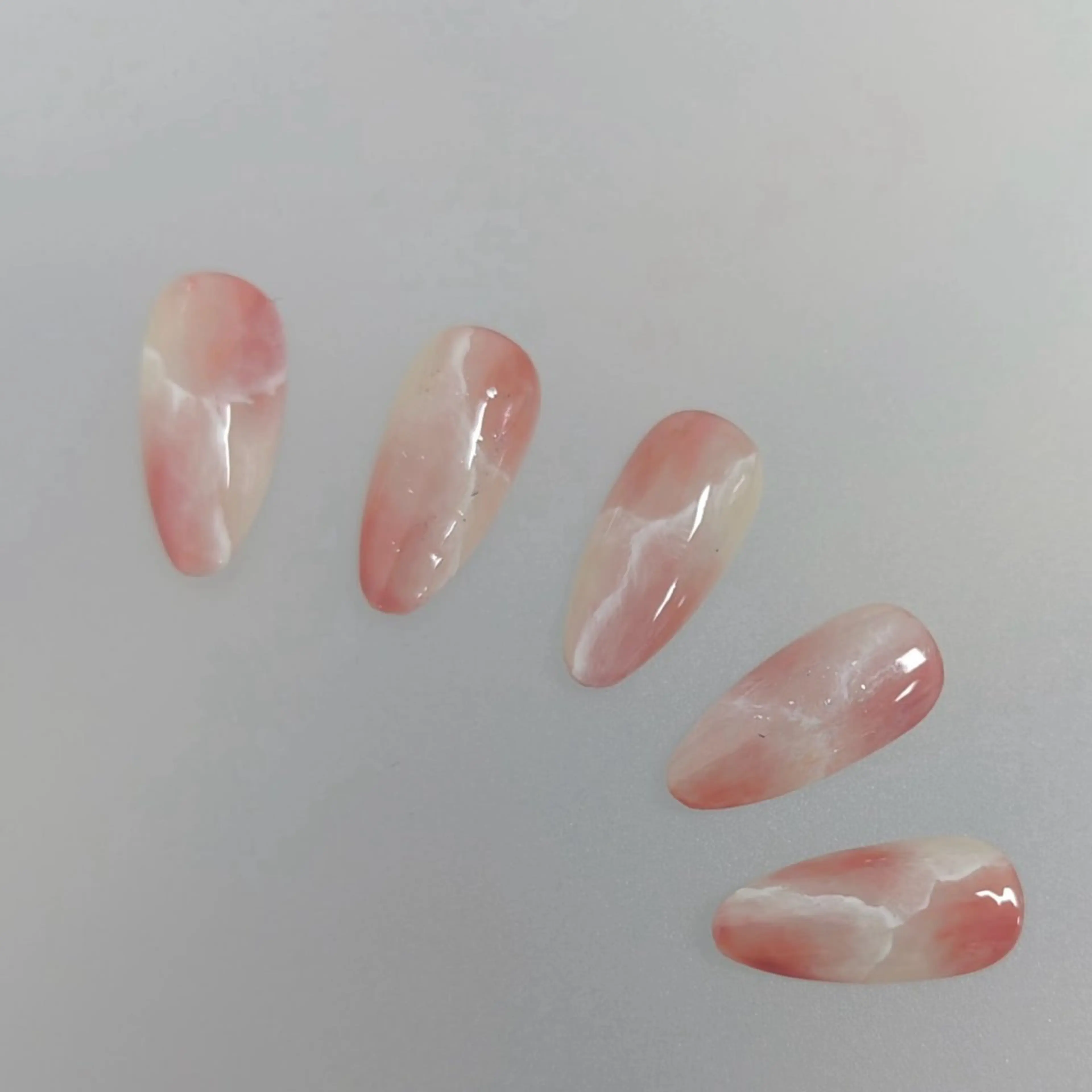 ネイル ハンドネイル Nail room U所属・💖限定専門サロン 今だけチーク💅のネイルデザイン