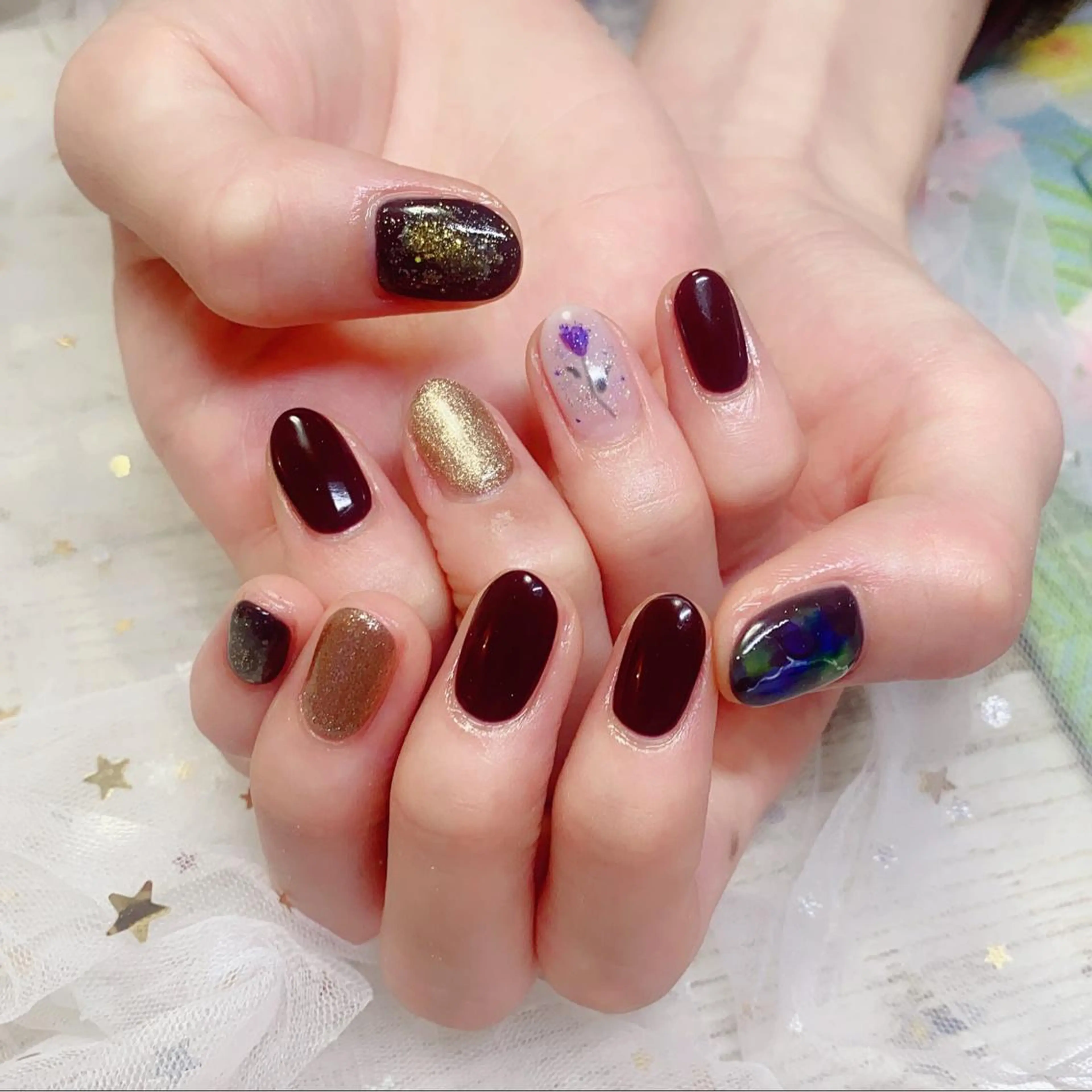 ミディアム カラー ネイル アートネイル Q Free nailsのネイルデザイン