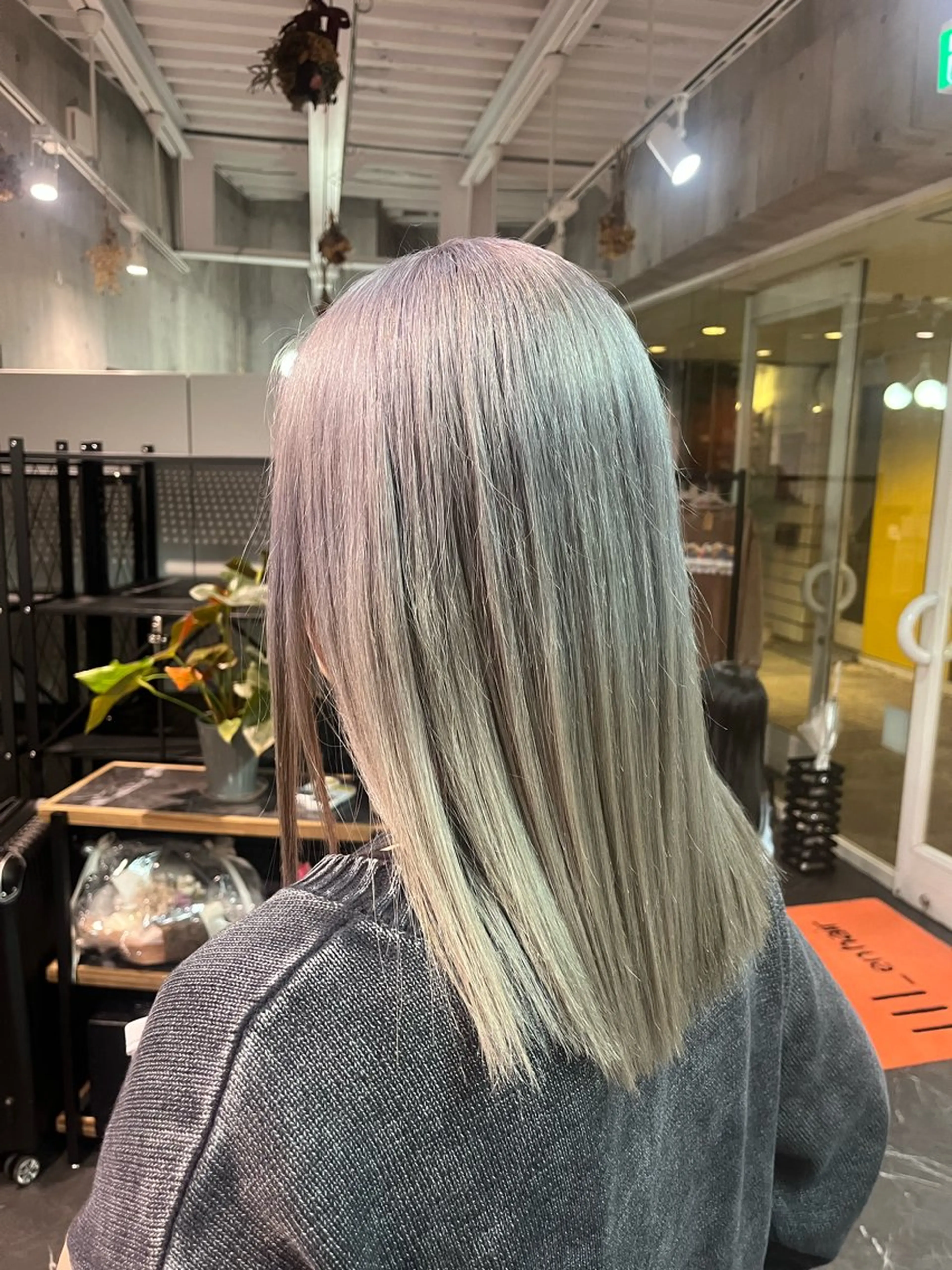 セミロング ヘアカラー III_en hair所属・南川 百葉のヘアスタイル