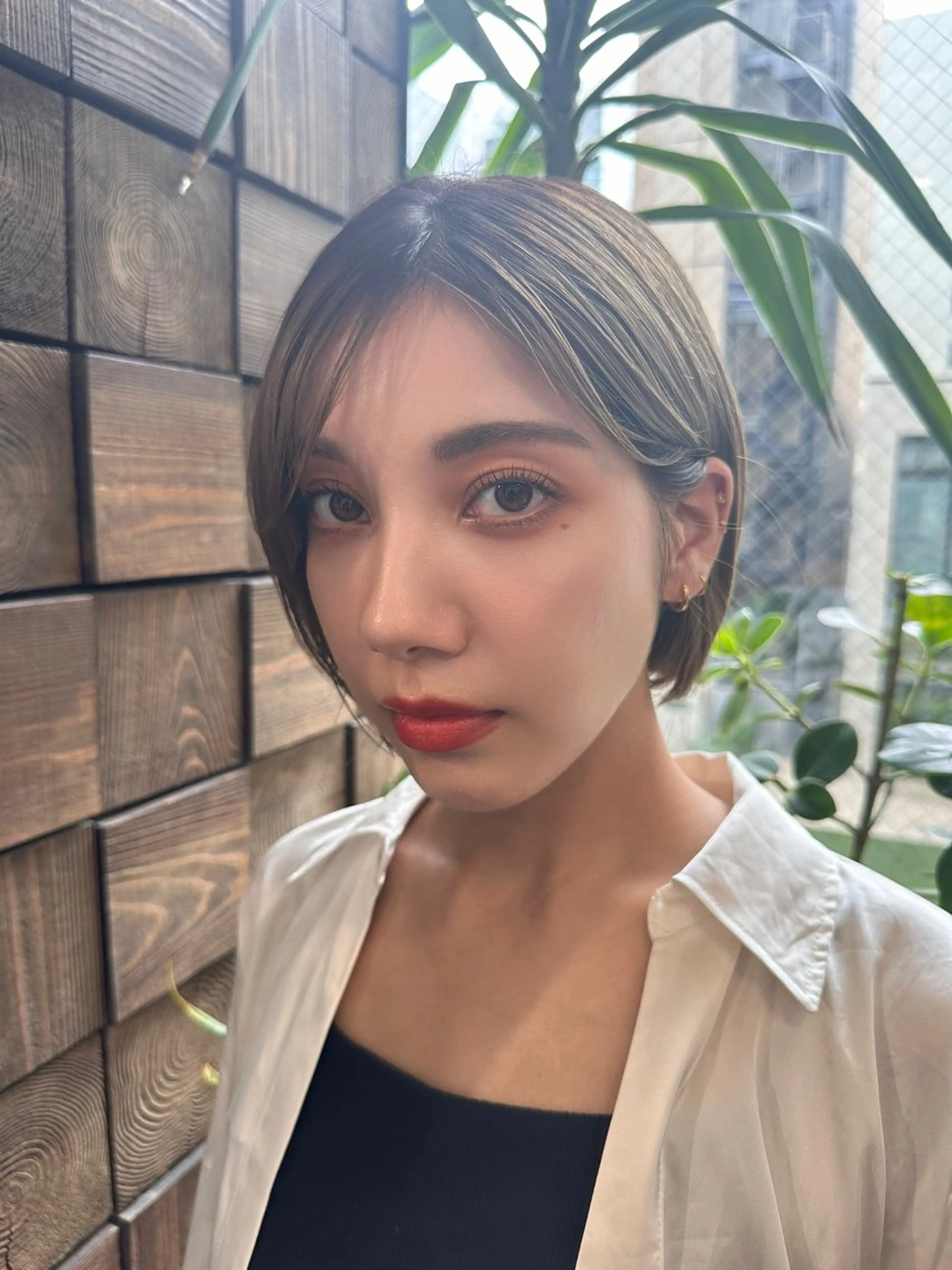 ショート カット ヘアカラー 齊藤政太 顔周り カット 透明感カラーのヘアスタイル