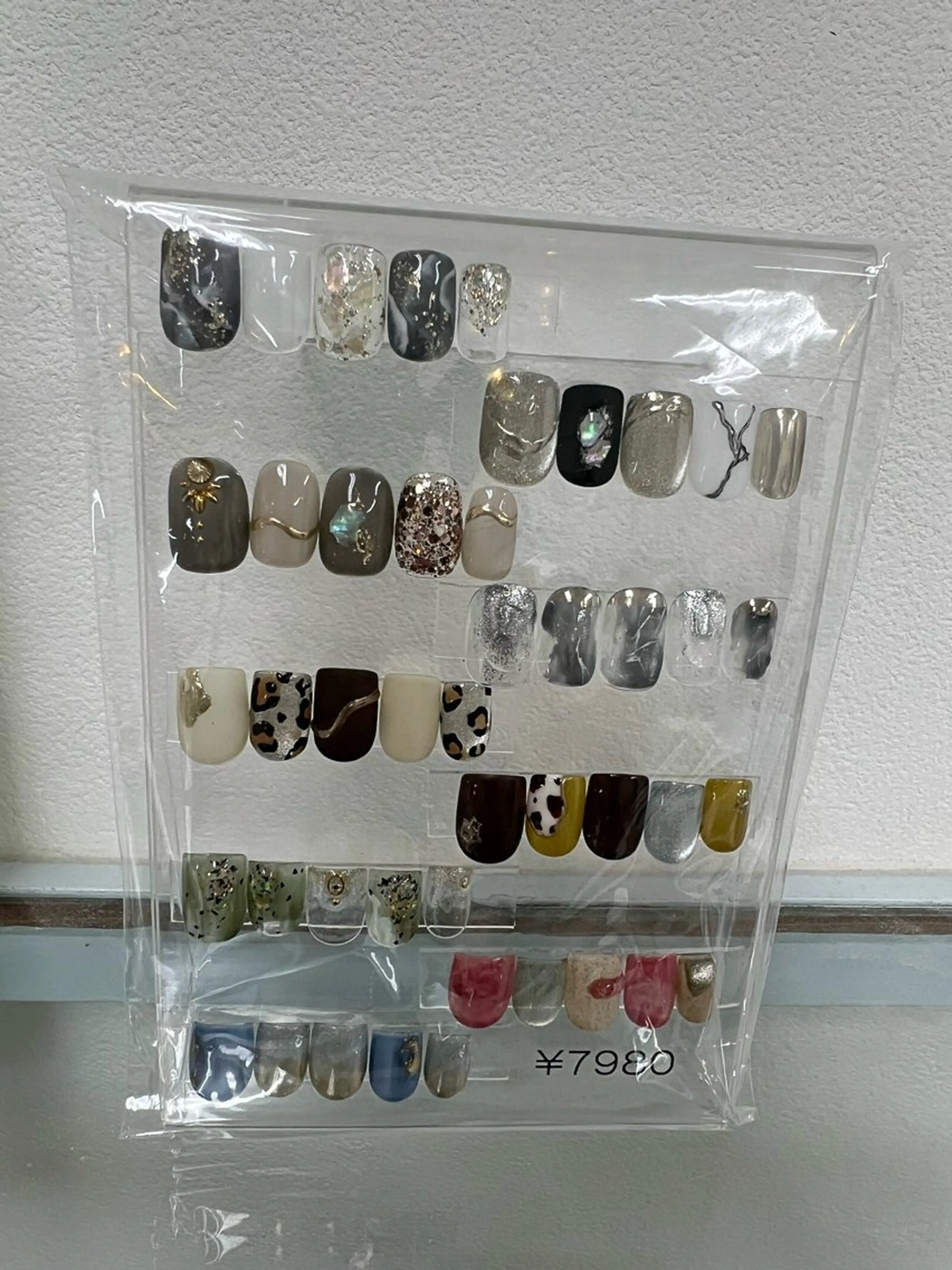 ネイル マハロネイルサロン横浜店所属・吉田 里菜のネイルデザイン