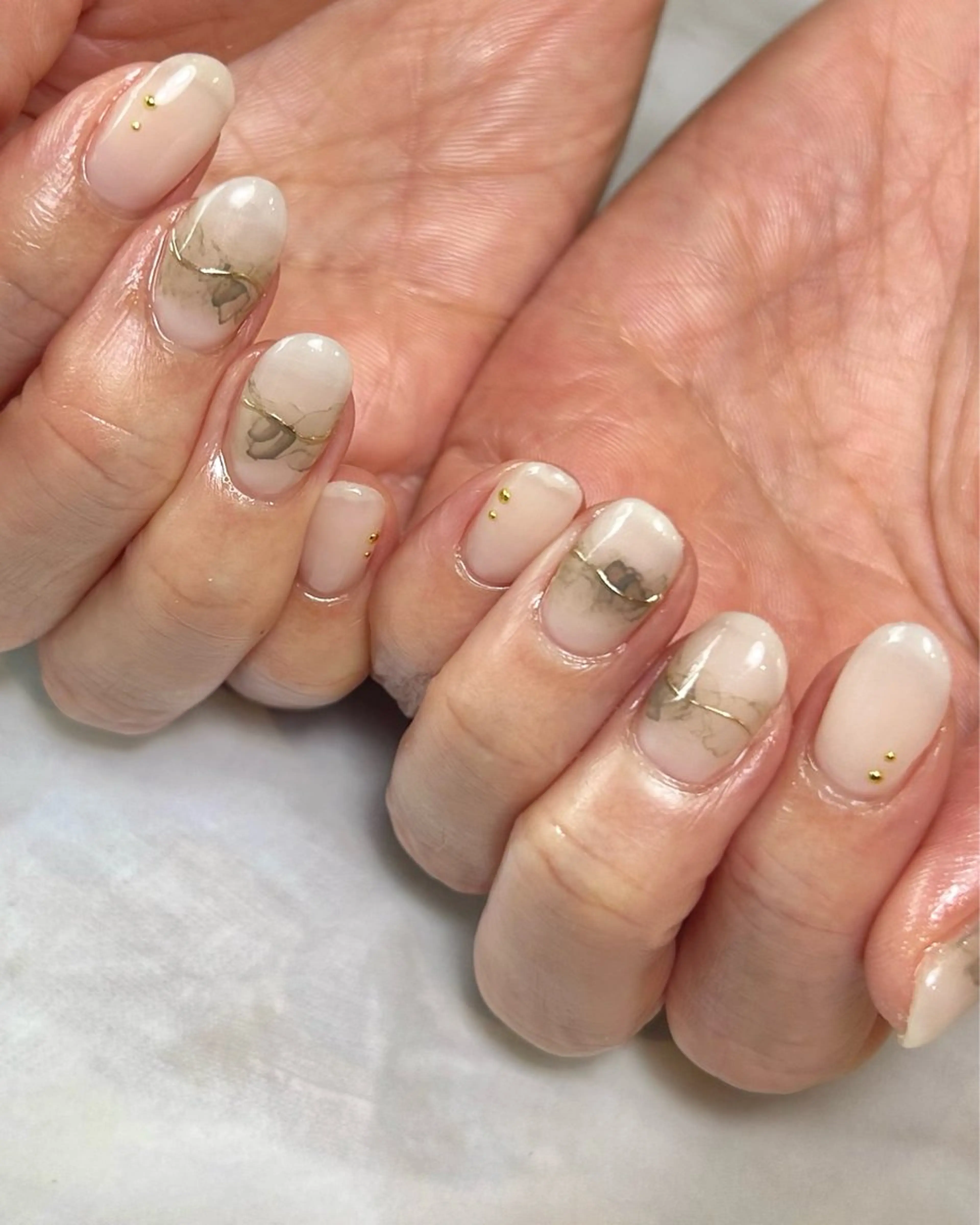 ネイル アートネイル ニュアンスネイル ホワイト ハンドネイル Reflection marikoのネイルデザイン