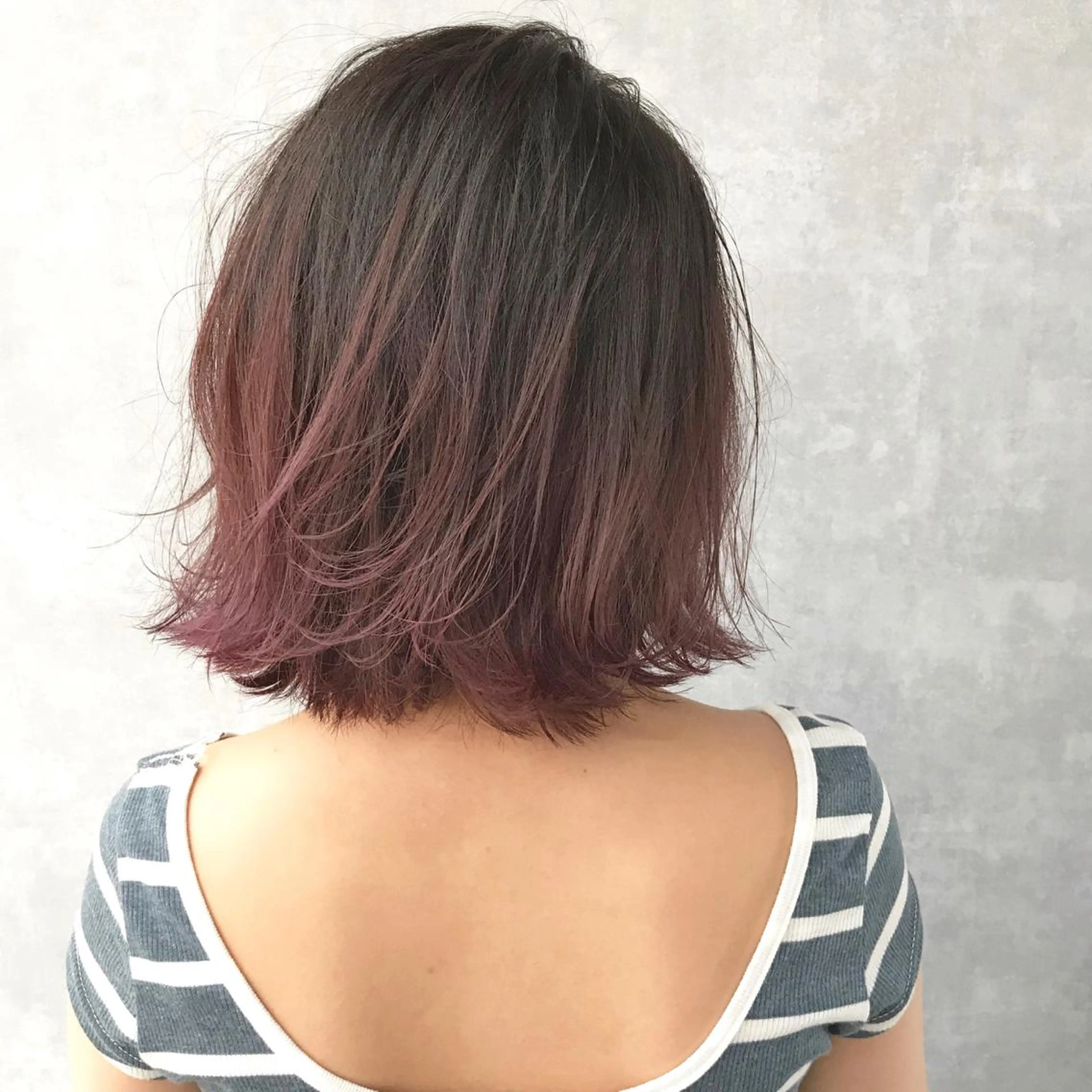 ミディアム カラー グラデーションカラー ハイライトカラー ピンクカラー バイオレットカラー ハイライト TOMOYAレイヤー ブリーチ縮毛矯正のヘアスタイル