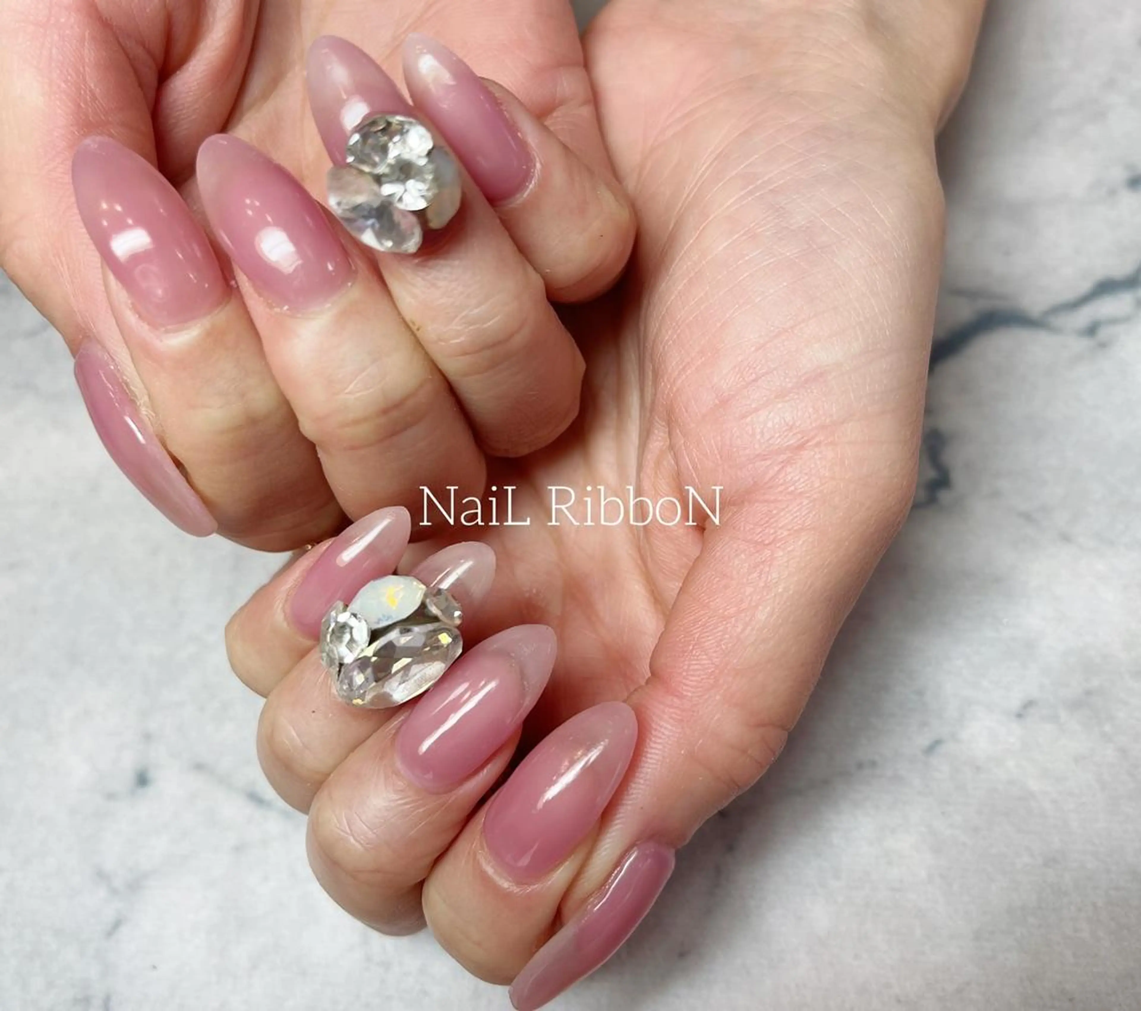 ネイル ネイルリボン 受付スタッフのネイルデザイン