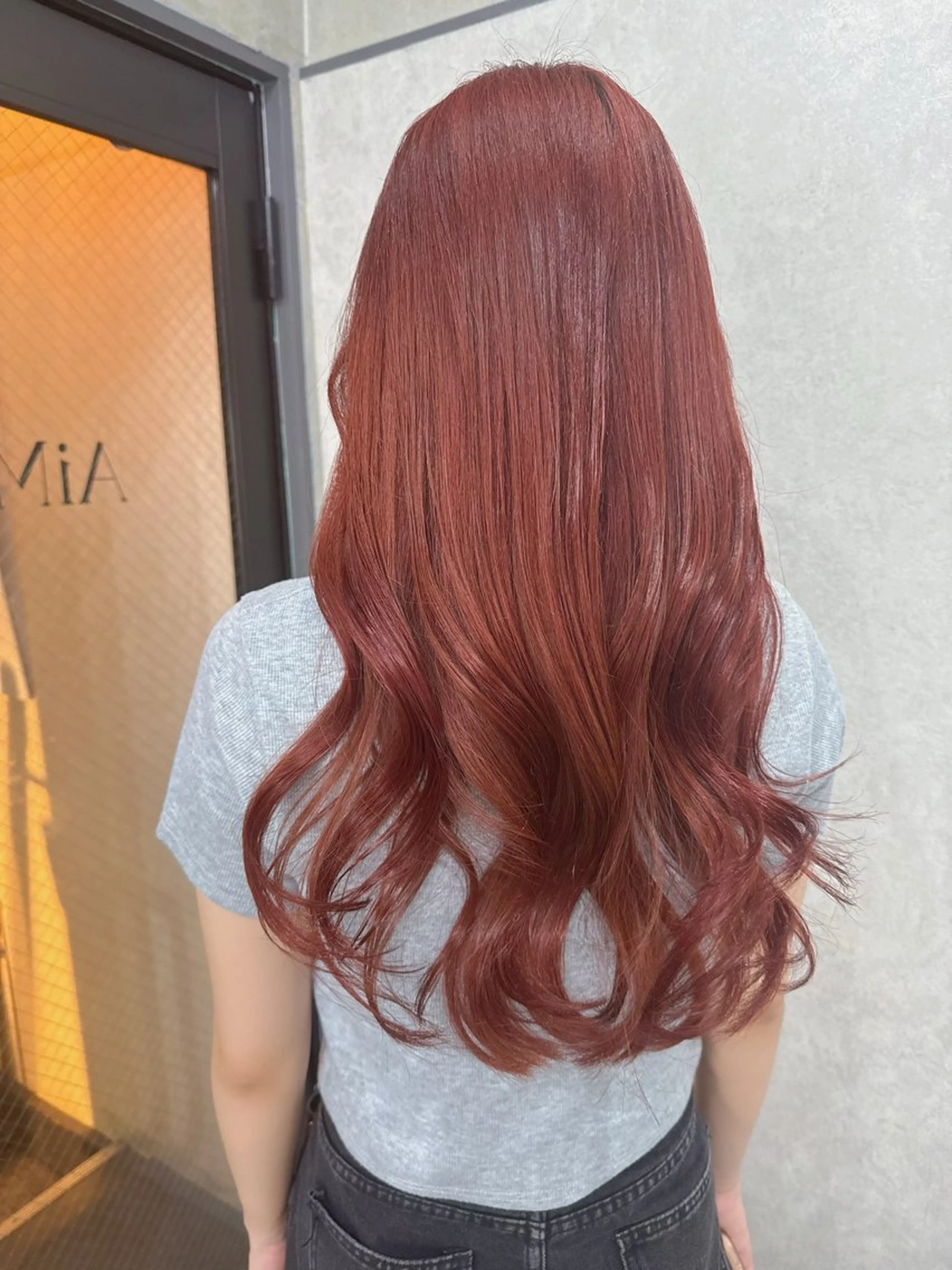 ロング カラー カシス ピンクカラー AIRI layer cut hairのヘアスタイル