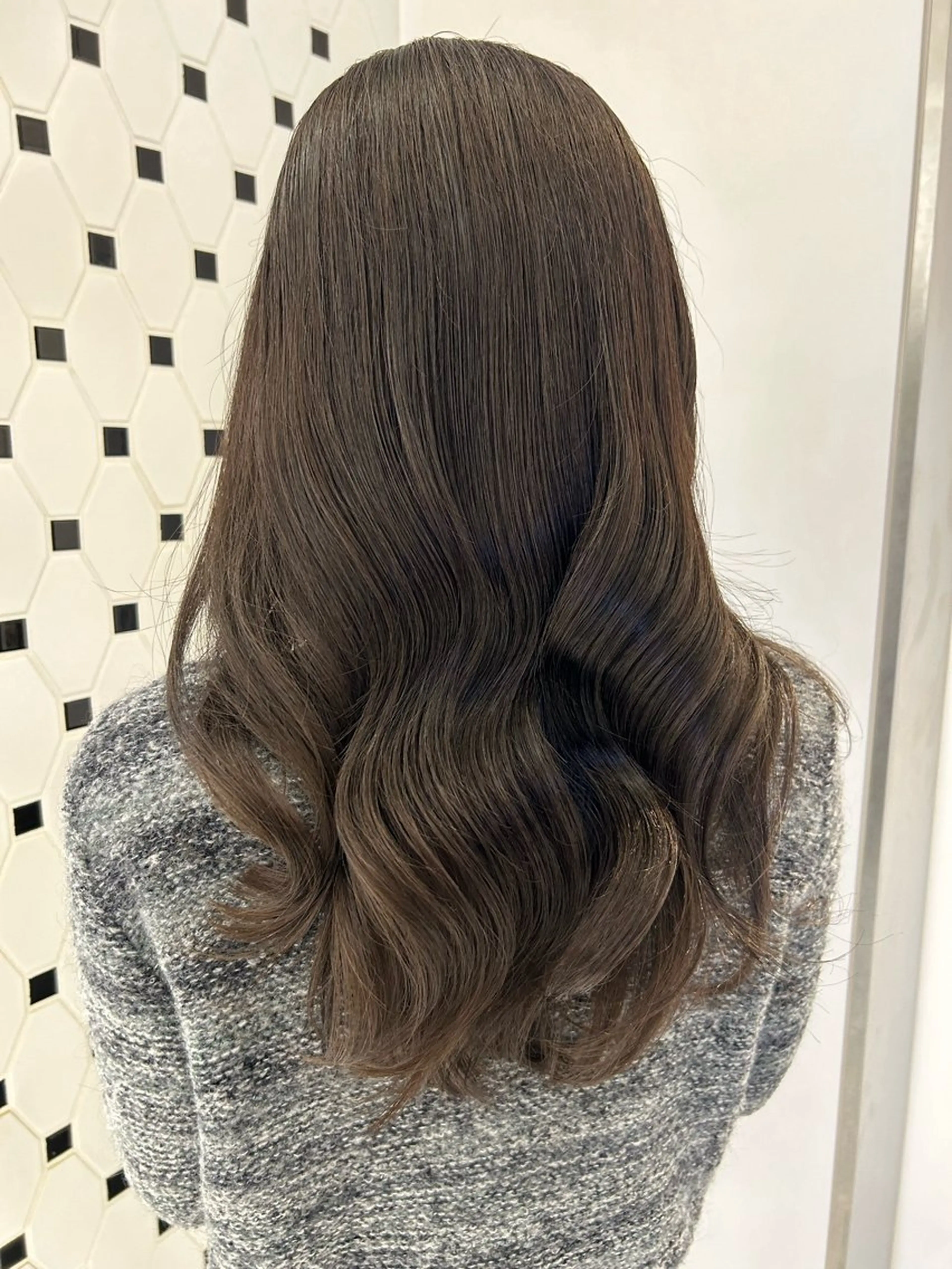 セミロング カラー カット ヘアカラー コテ巻き風パーマ✨ 韓国ヘア🤎近下菜央のヘアスタイル