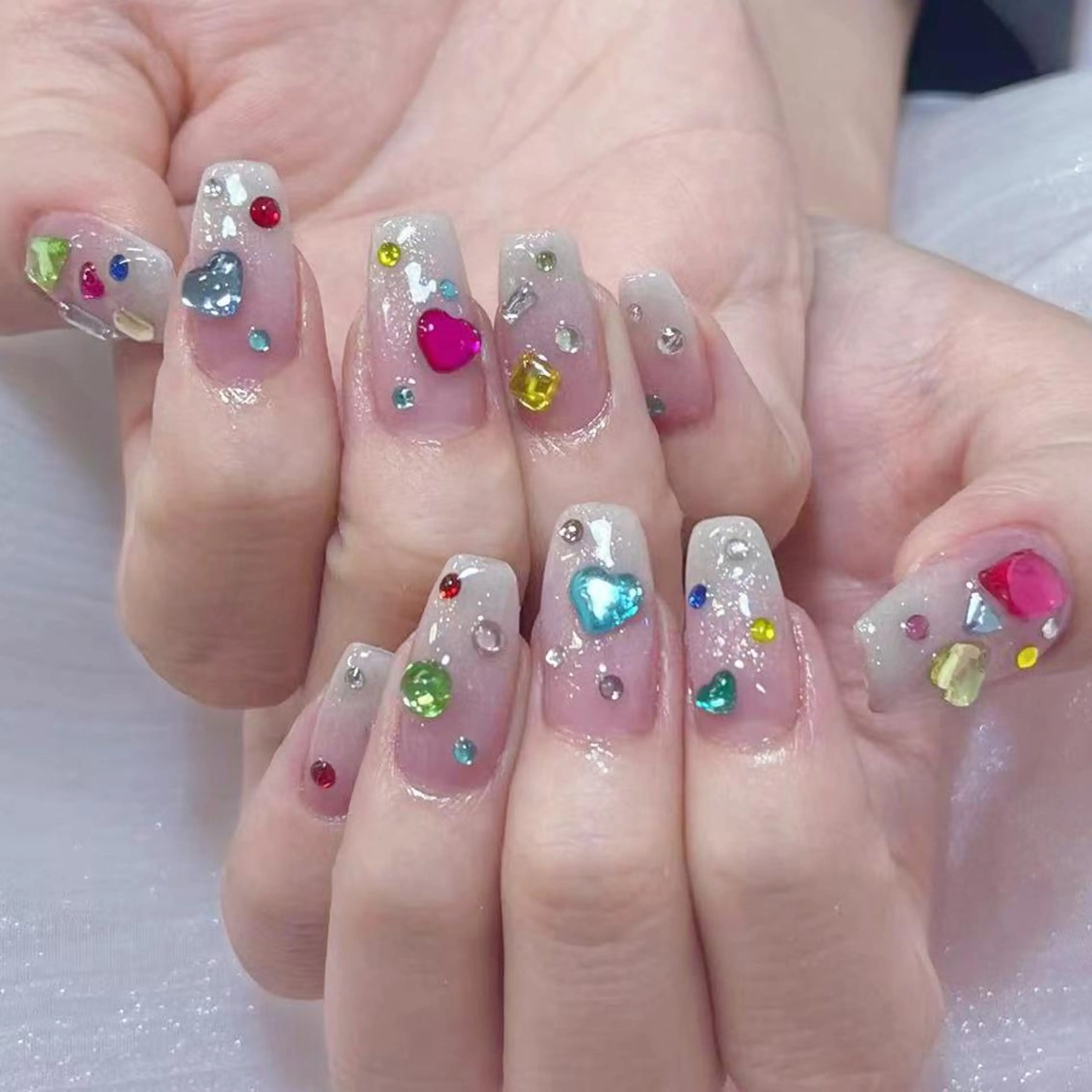ネイル アートネイル オーロラネイル ガーリー キラキラネイル 韓国ネイル ハンドネイル DIANMOND NAIL🌸のネイルデザイン