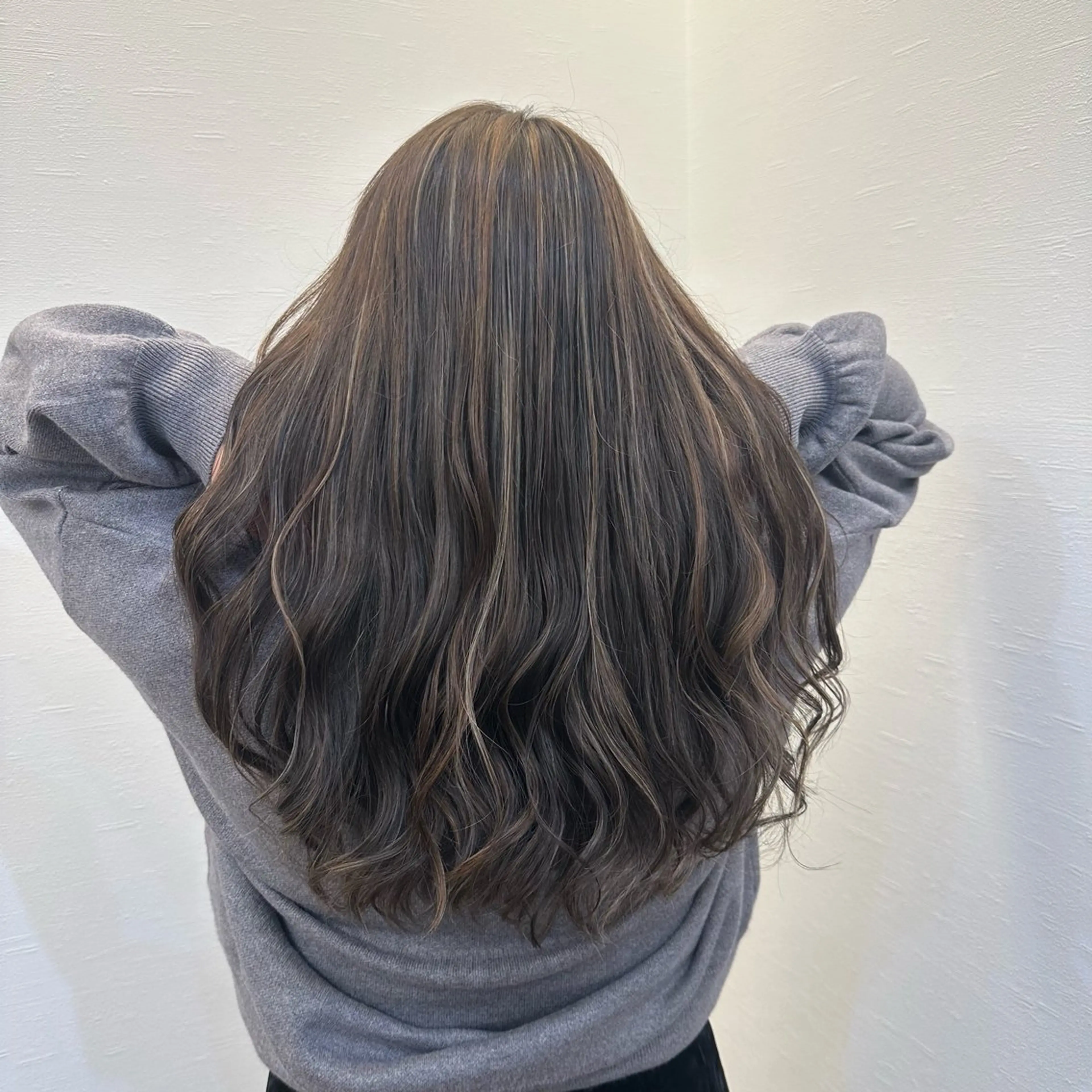 カラー Ruang所属・ツノガイ エリのヘアスタイル