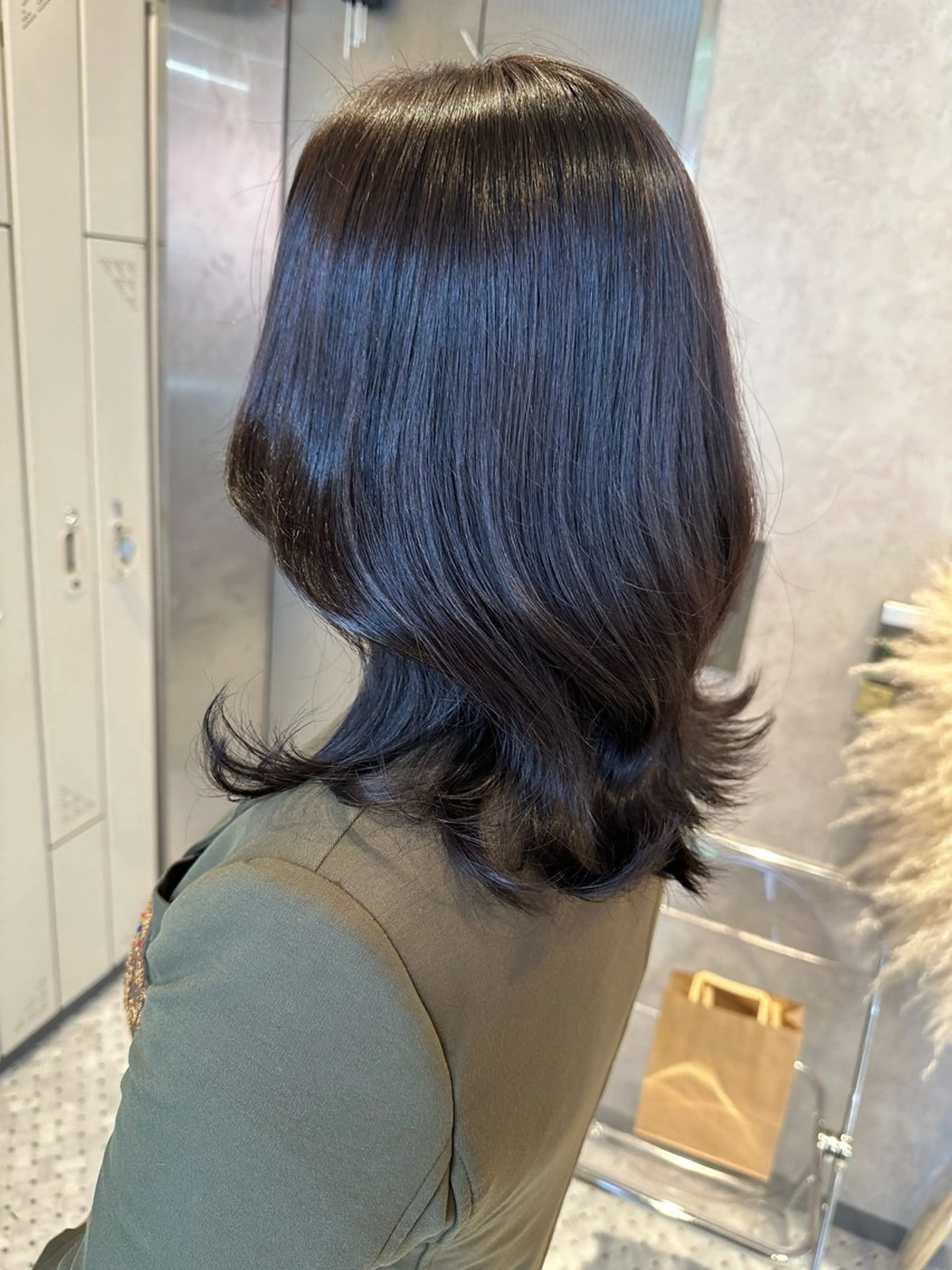 ミディアム カラー ヘアアレンジ ダークグレー ダークグレージュ グレージュ くびれヘア ヘアカラー トリートメント REONA🪽✨ 日常に馴染む髪🫧のヘアスタイル