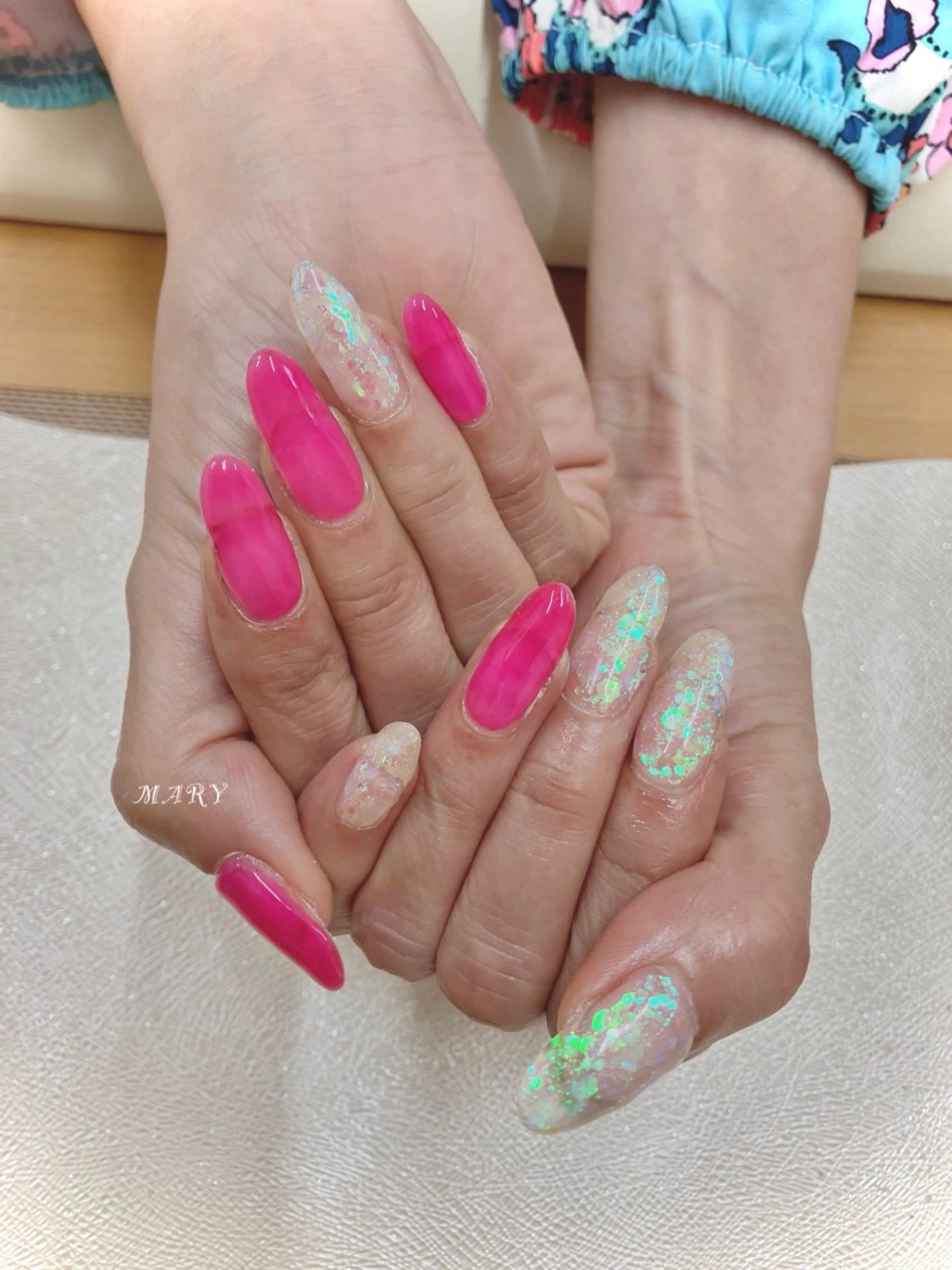 ネイル オーロラネイル キラキラネイル ラメ(グリッター) ニュアンスネイル ワンカラーネイル ハンドネイル Mary nail所属・Mary nail .narumiのネイルデザイン