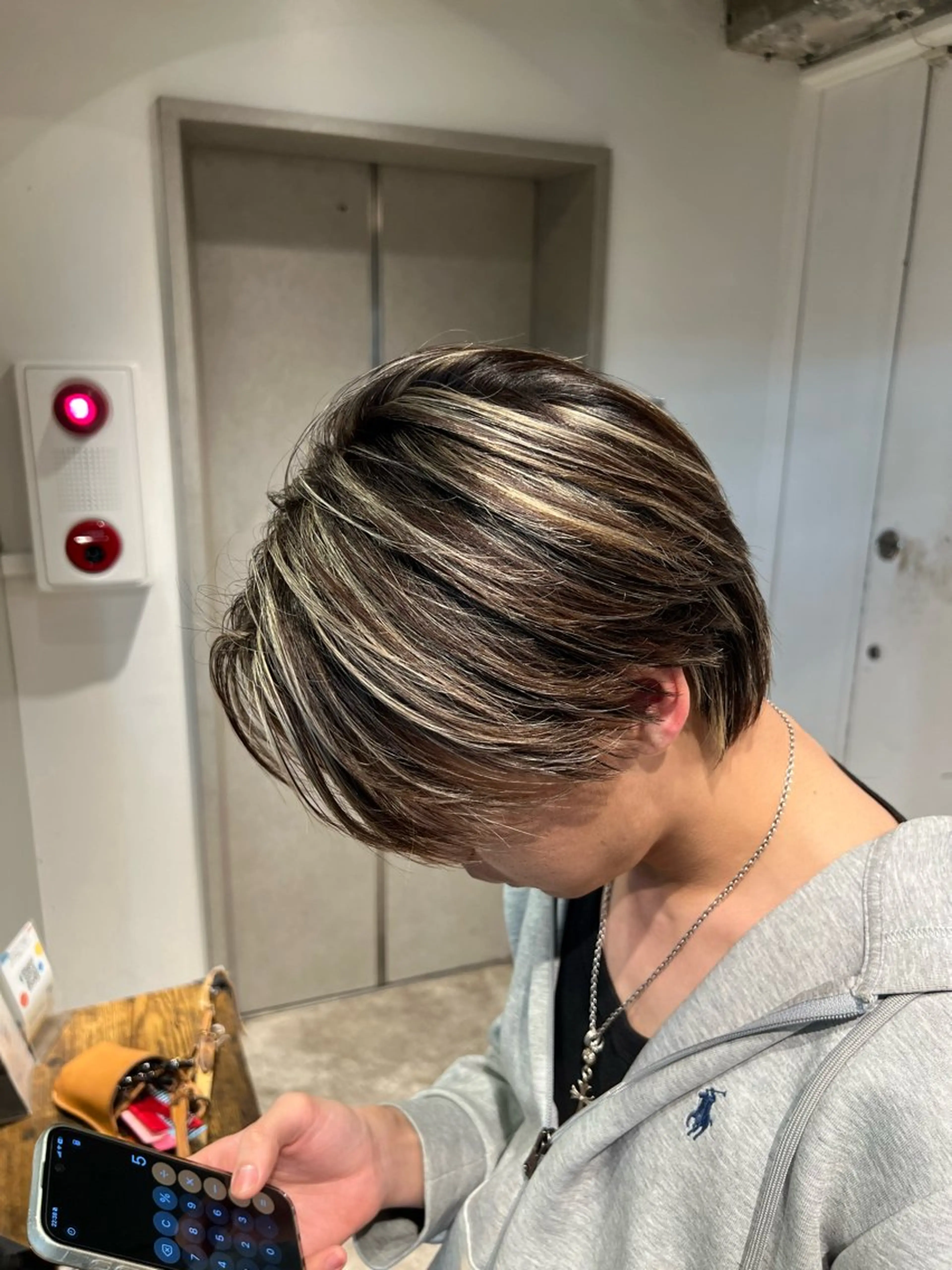 カラー メンズ メンズブリーチ メンズハイライト ブリーチ ハイライトカラー ヘアカラー AITOKYO たけし　メンズのヘアスタイル