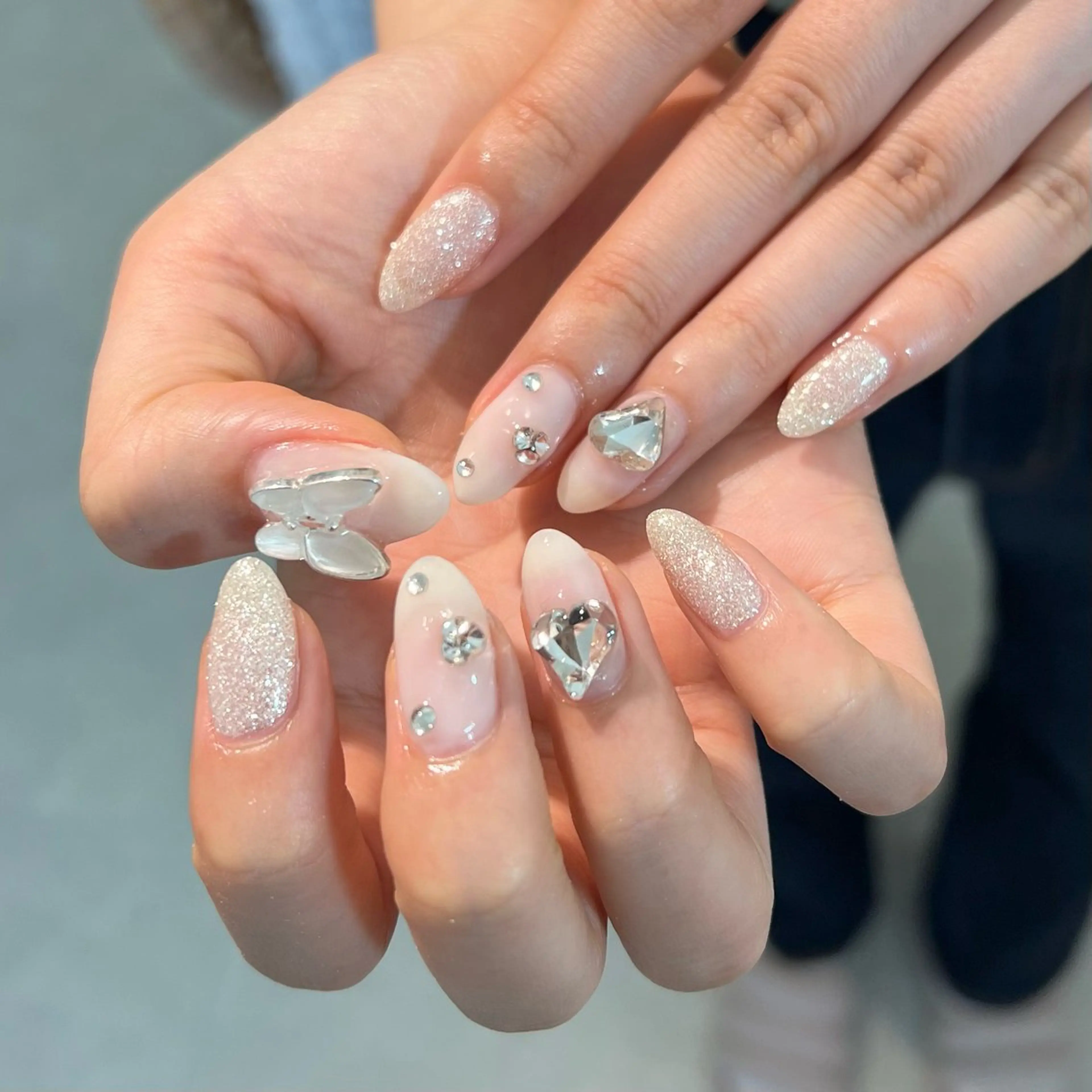 ネイル アートネイル ホワイト ハンドネイル sio.nail&eyebrow salon shimokitazawa2号店所属・nailist mana𖤐´-のネイルデザイン