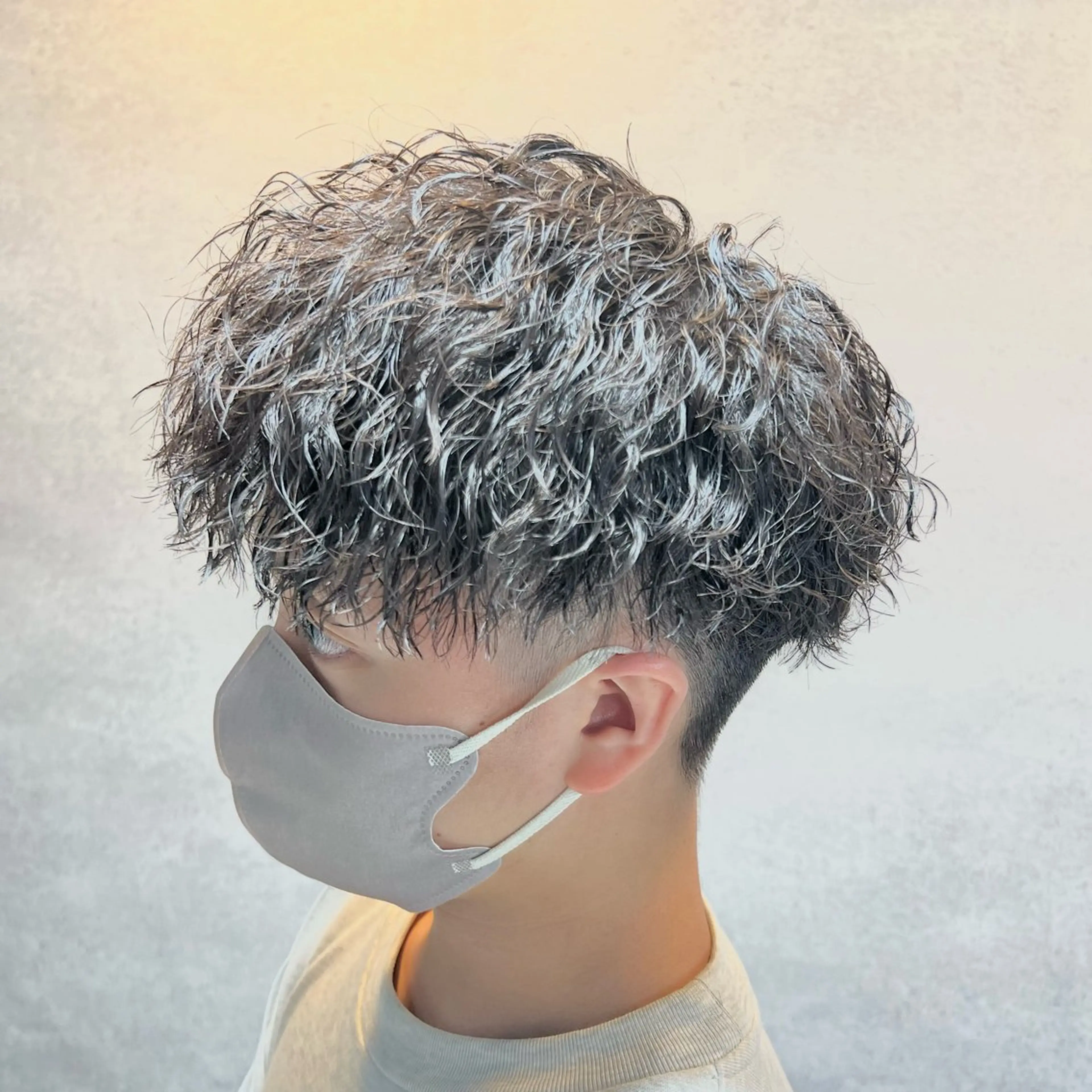 ショート カラー パーマ ヘアアレンジ メンズ センターパート メンズハイライト メンズメッシュ マッシュ メンズパーマ 仕上がり満足度No. 1🔥BLUCK🔥のヘアスタイル