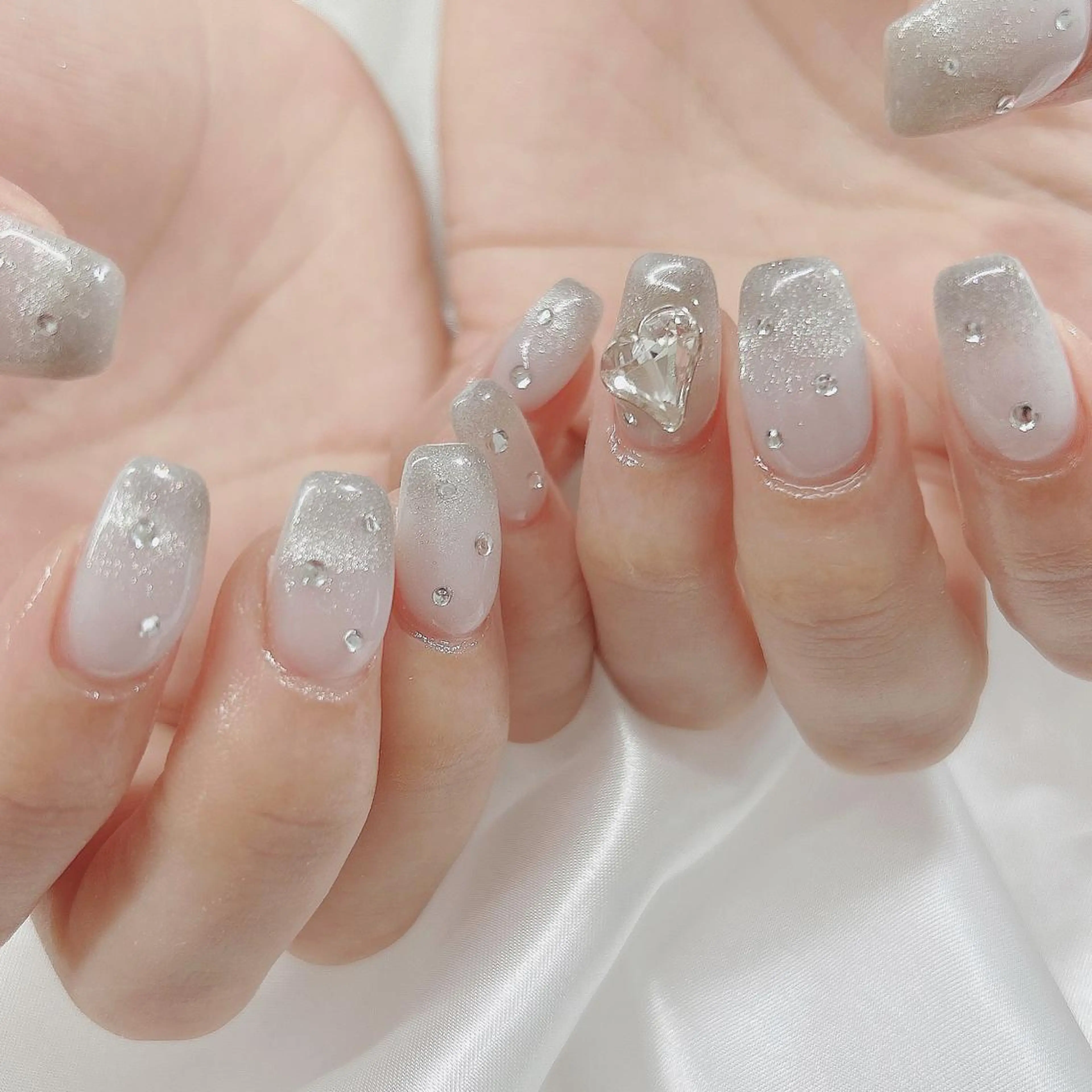 ネイル マツエク・マツパ アイブロウ ワンホンマツエク ハート ワンホンネイル pu muのネイルデザイン