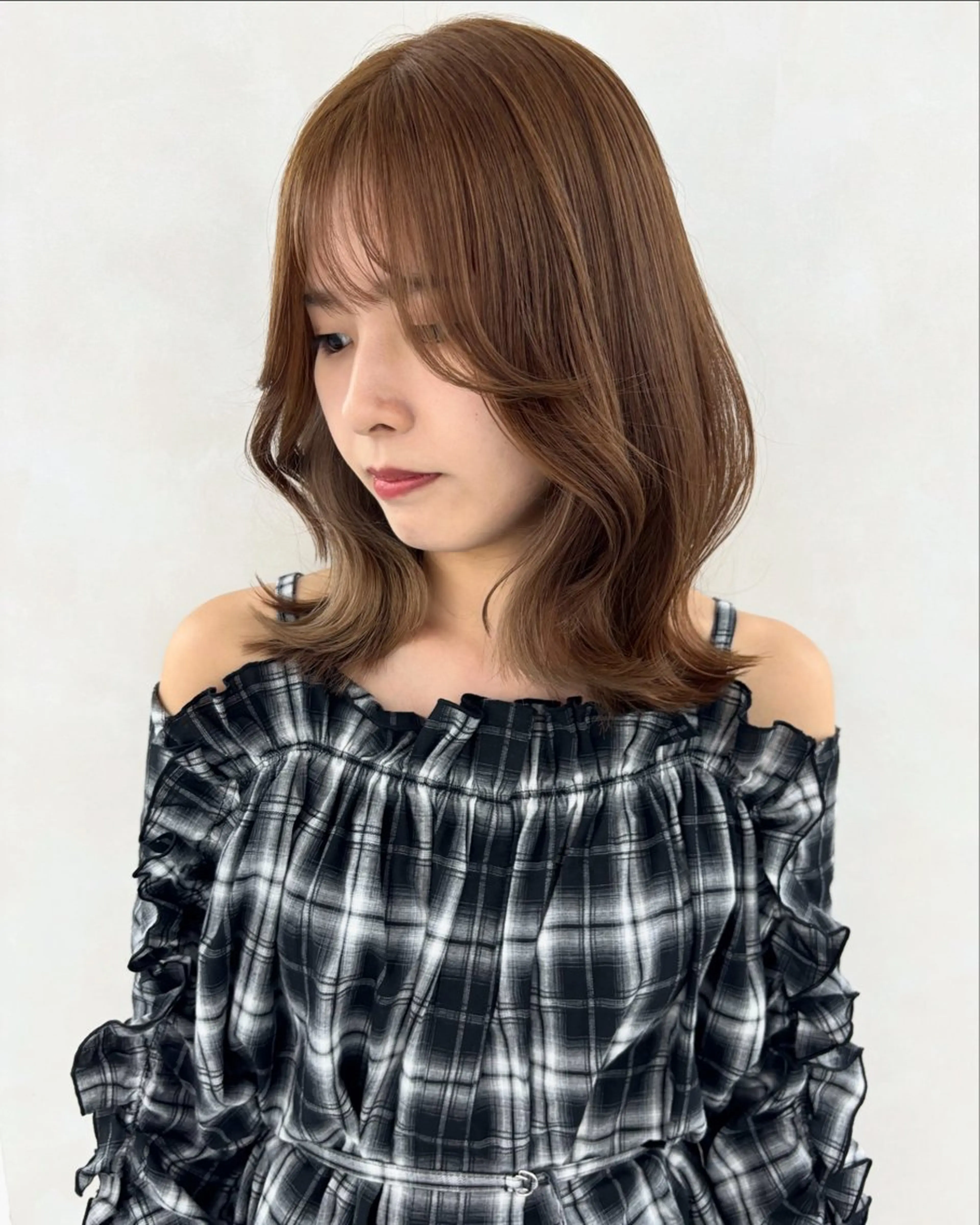 ミディアム カラー カット ヘアカラー トリートメント 流行りのレイヤーカッ ト得意💟akariのヘアスタイル