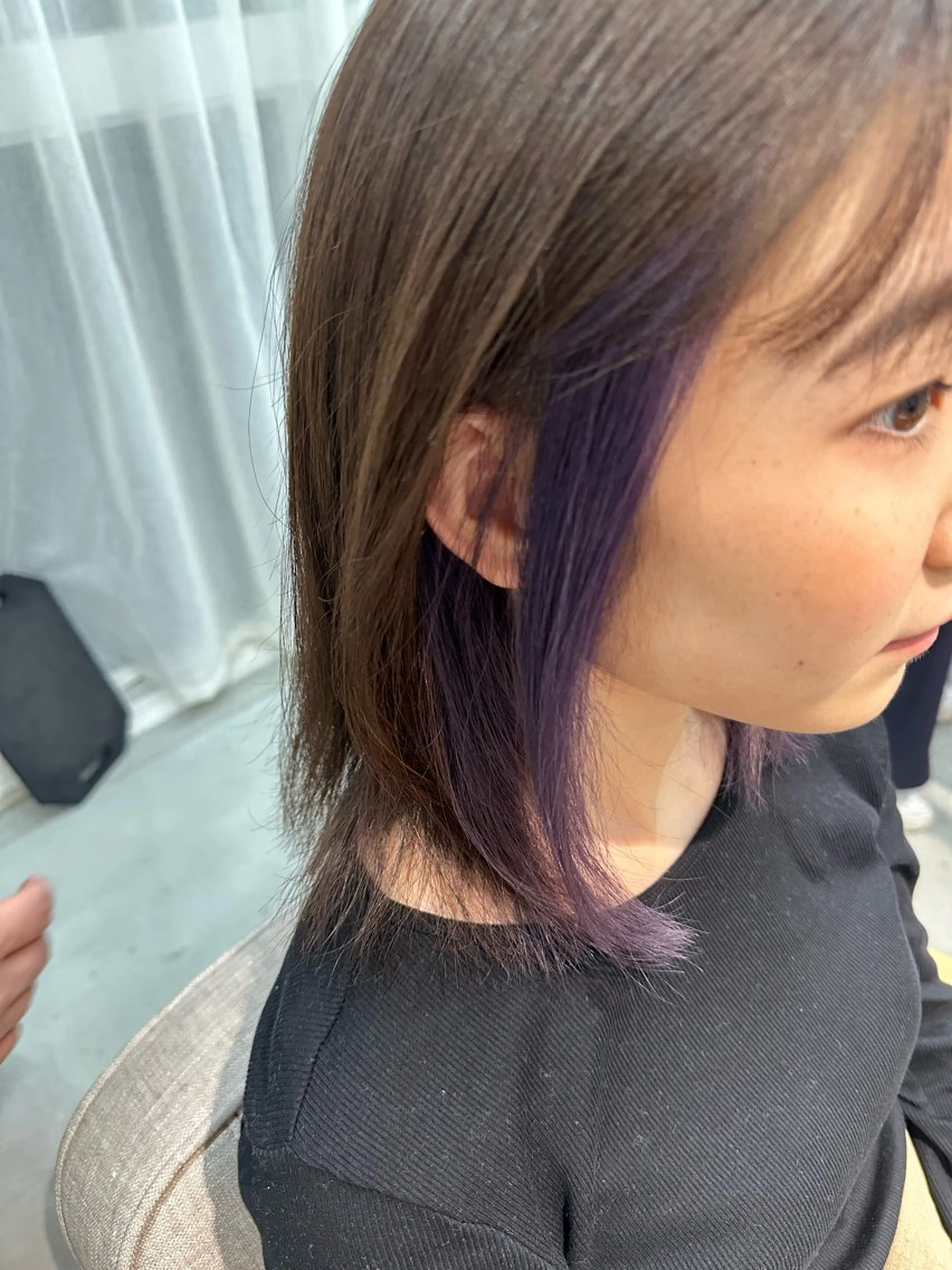 ミディアム カラー イヤリングカラー パープルカラー 松本 莉央のヘアスタイル