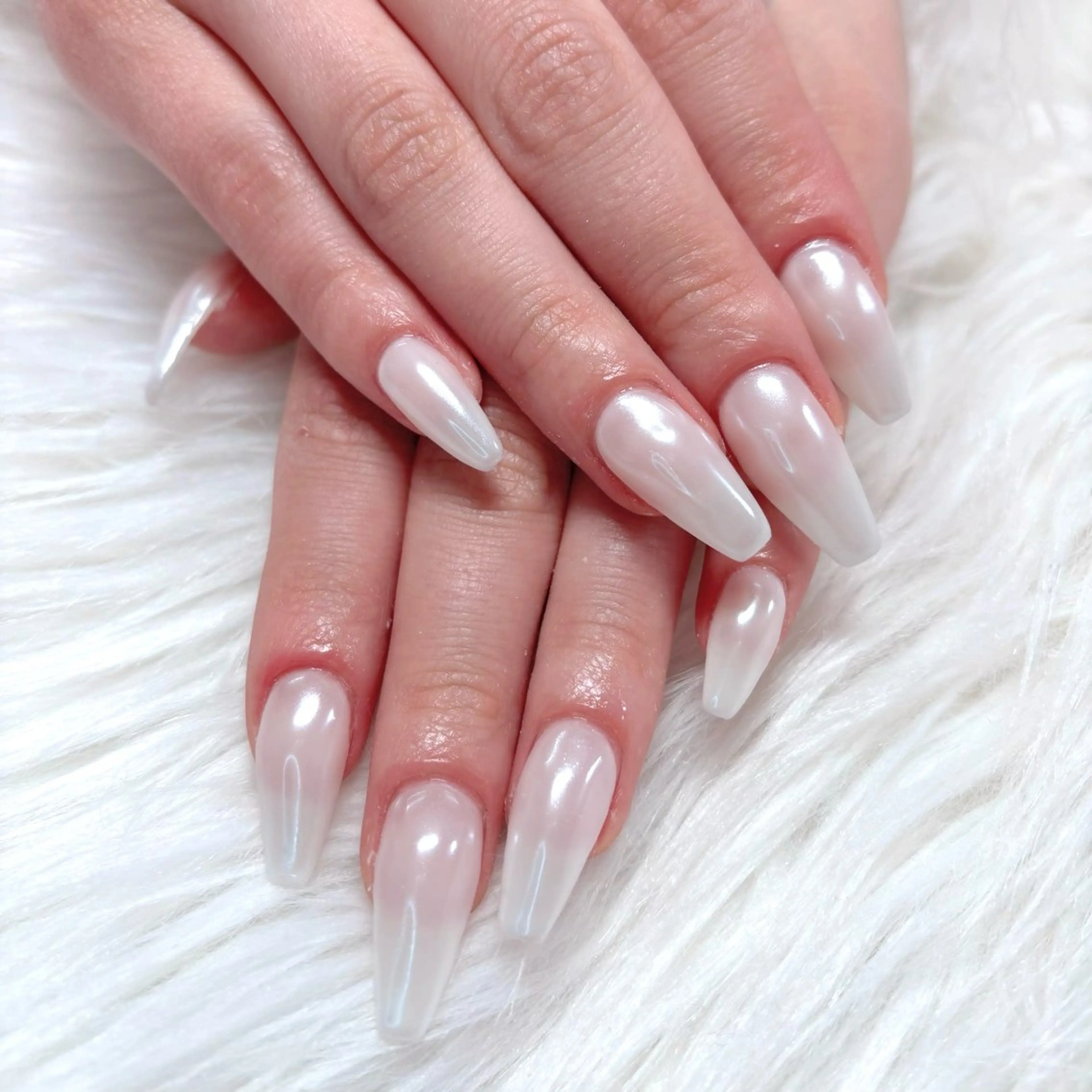 ネイル オーロラネイル スカルプネイル シンプルネイル ホワイト ハンドネイル Noix nailのネイルデザイン