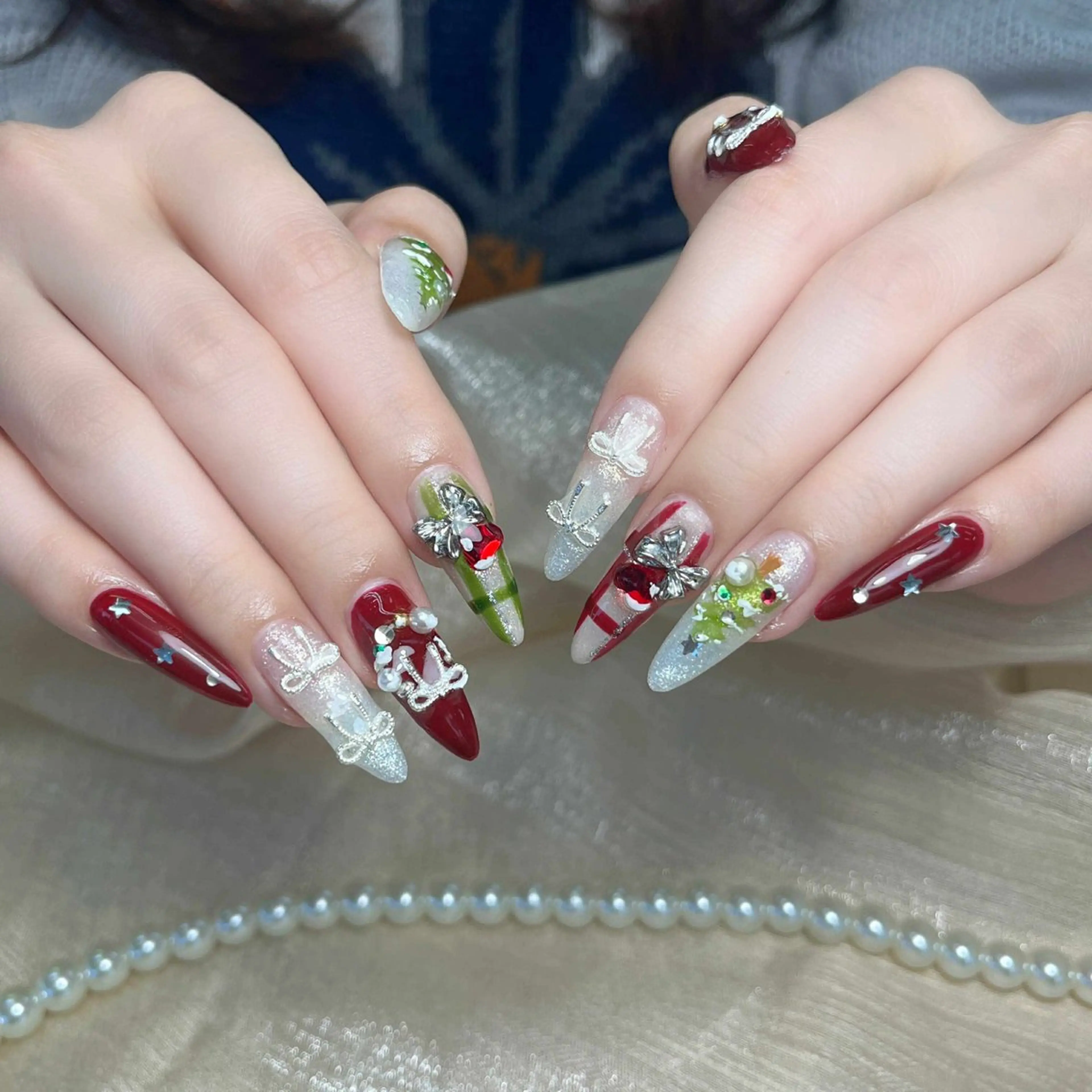 ネイル オーロラネイル ボルドー ブラウン ハート ラメ(グリッター) ハンドネイル ハンドケア Nova Nail Shinsaiのネイルデザイン