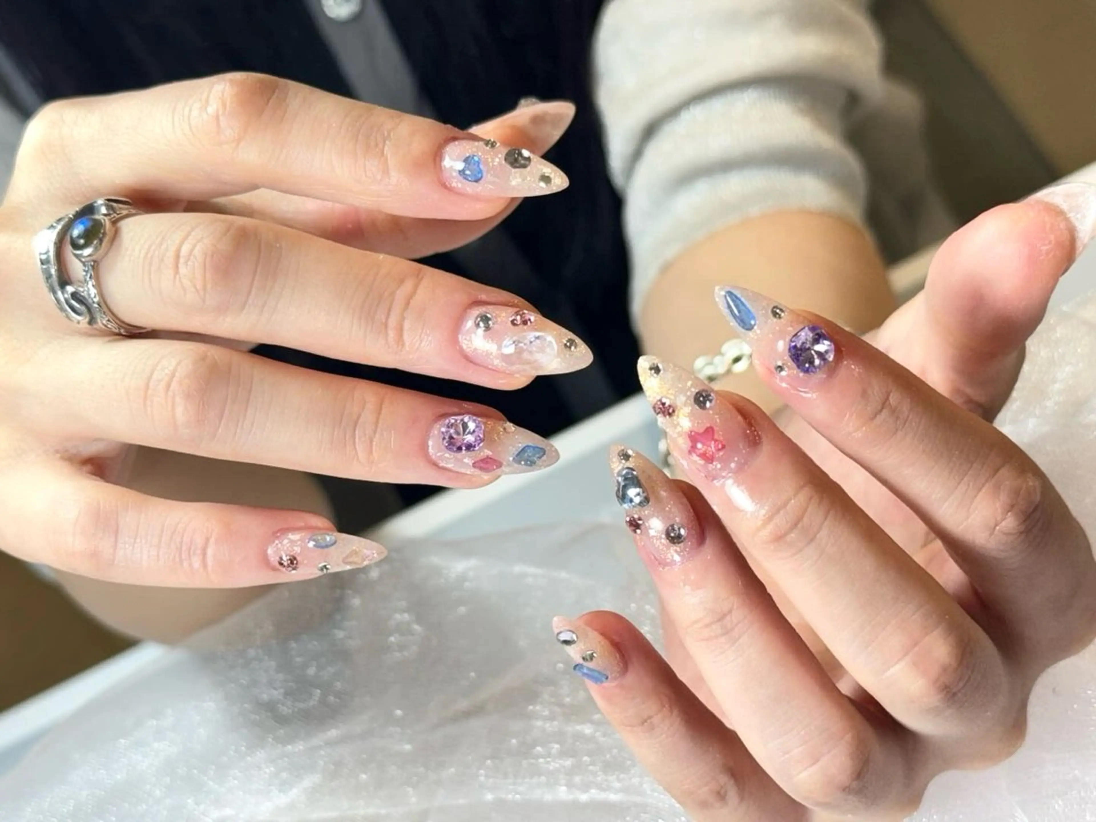 ネイル アートネイル オーロラネイル クリアネイル 長さ出し フレンチネイル ロ テイネイのネイルデザイン