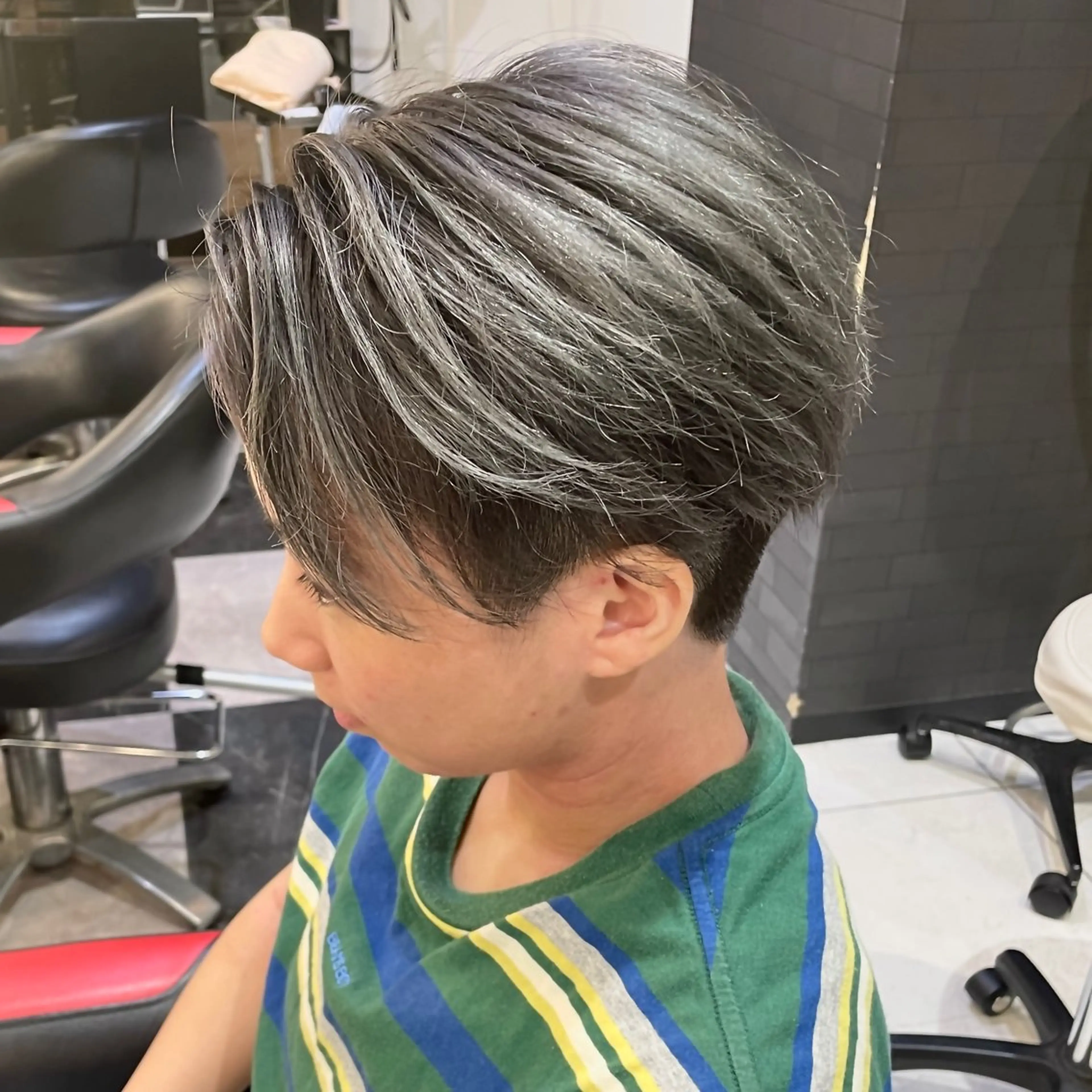 ショート カラー メンズ メンズブリーチ ブリーチ カット ヘアカラー メンズヘア特化 崎田 成人のヘアスタイル