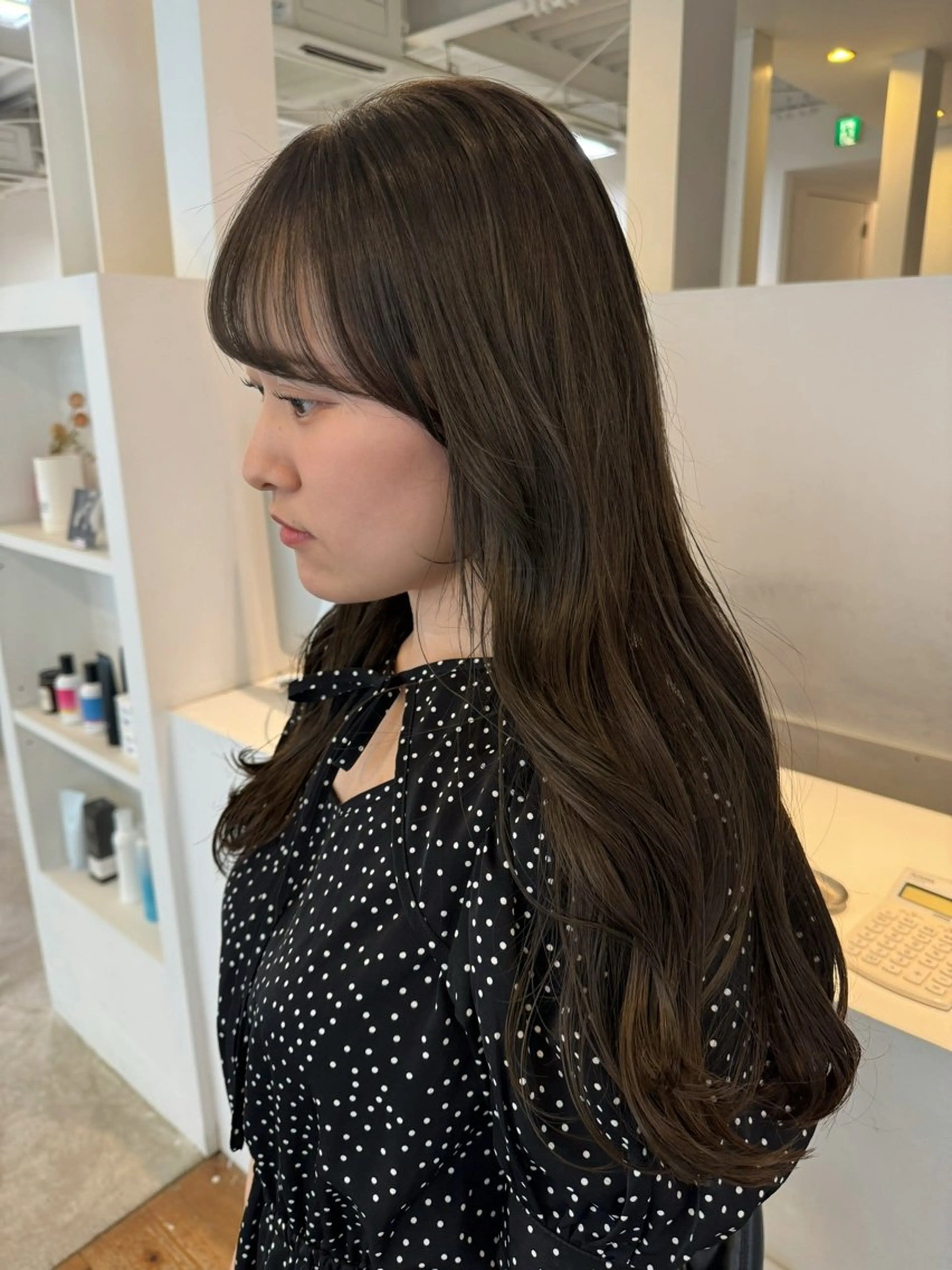 ロング アッシュ ボブ 顔まわりレイヤー 顔周りカット 髪質改善 カット ヘアカラー トリートメント 長田 唯のヘアスタイル