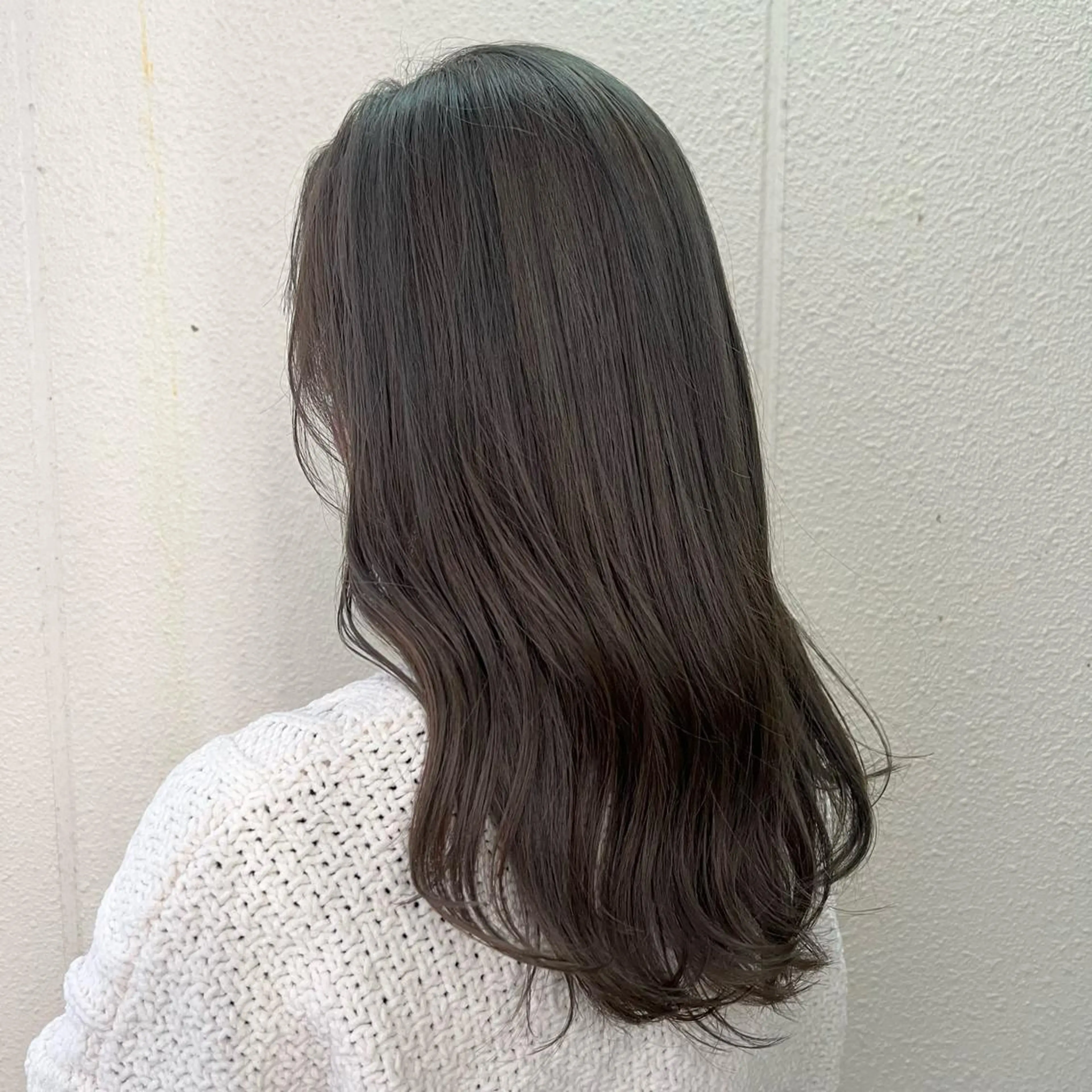 セミロング カラー ブリーチ グレージュ オリーブグレージュ オリーブグレー 🫧オリーブ/赤み消 し/暗髪🫧野本麗奈のヘアスタイル