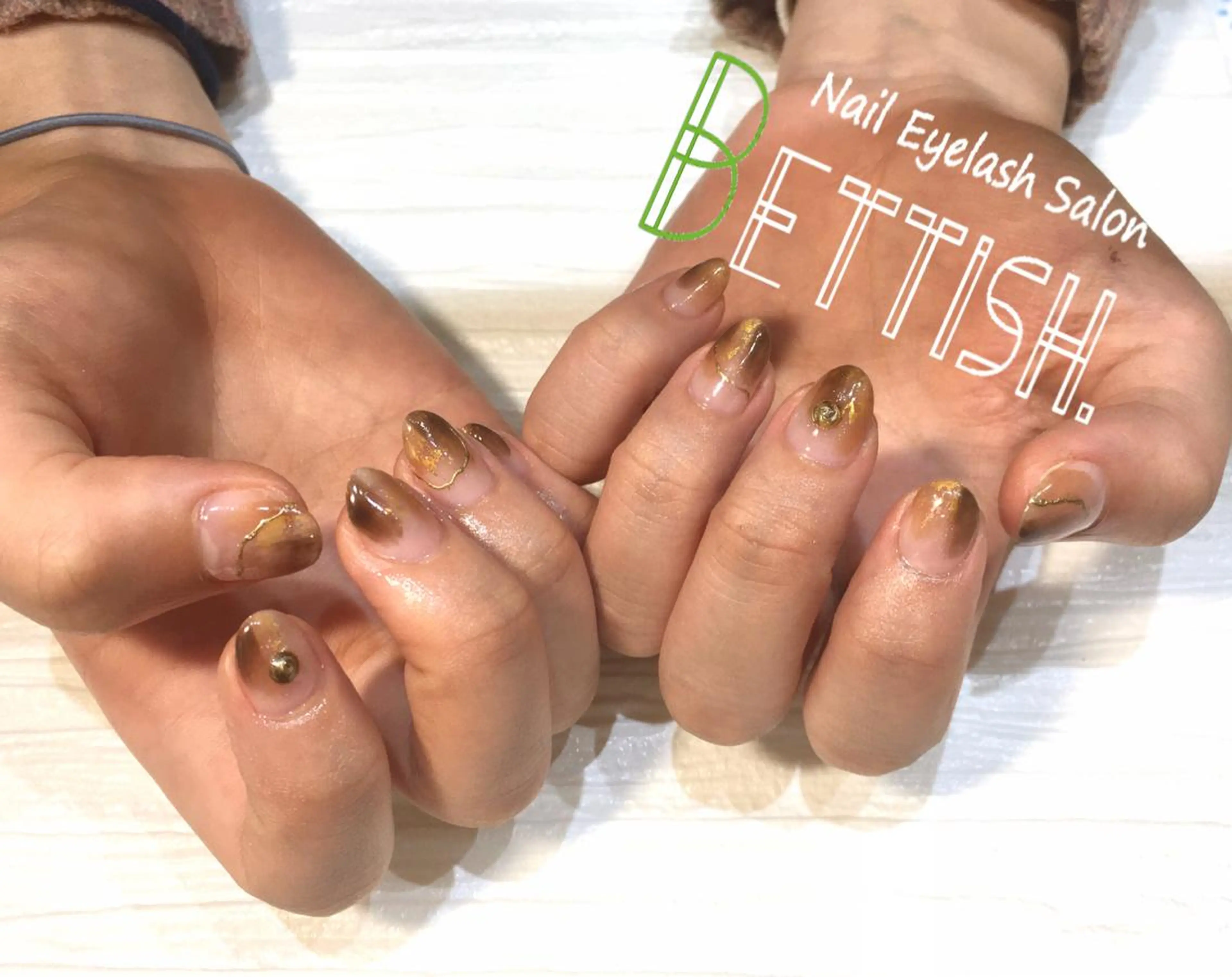 ネイル ブラウン ゴールド ニュアンスネイル BETTISH. KUMIKO☺︎︎のネイルデザイン