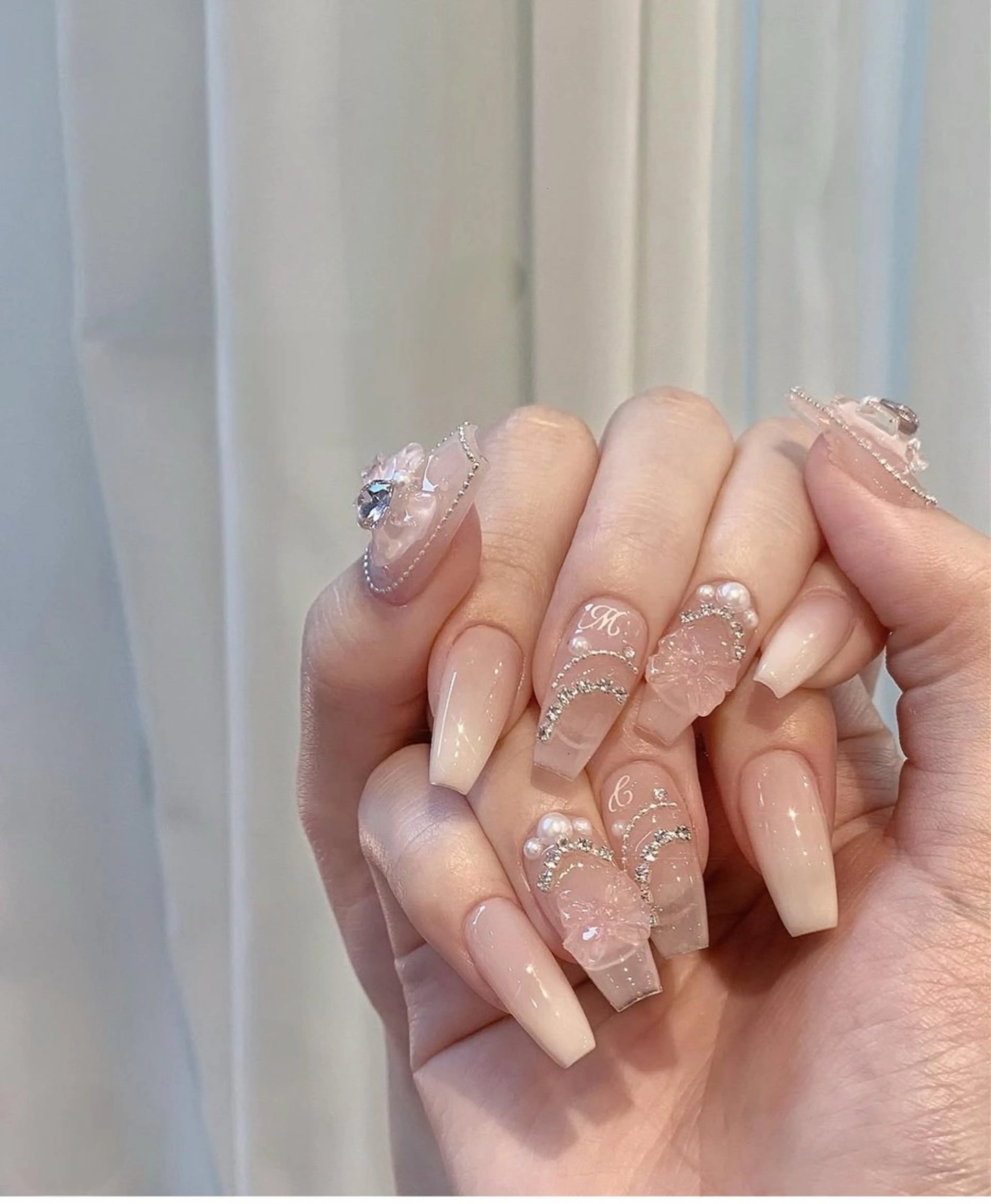 ネイル フラッシュネイル フレンチネイル グラデーション キラキラネイル 韓国ネイル ハンドネイル Lina nail所属・Lunaa 池袋のネイルデザイン