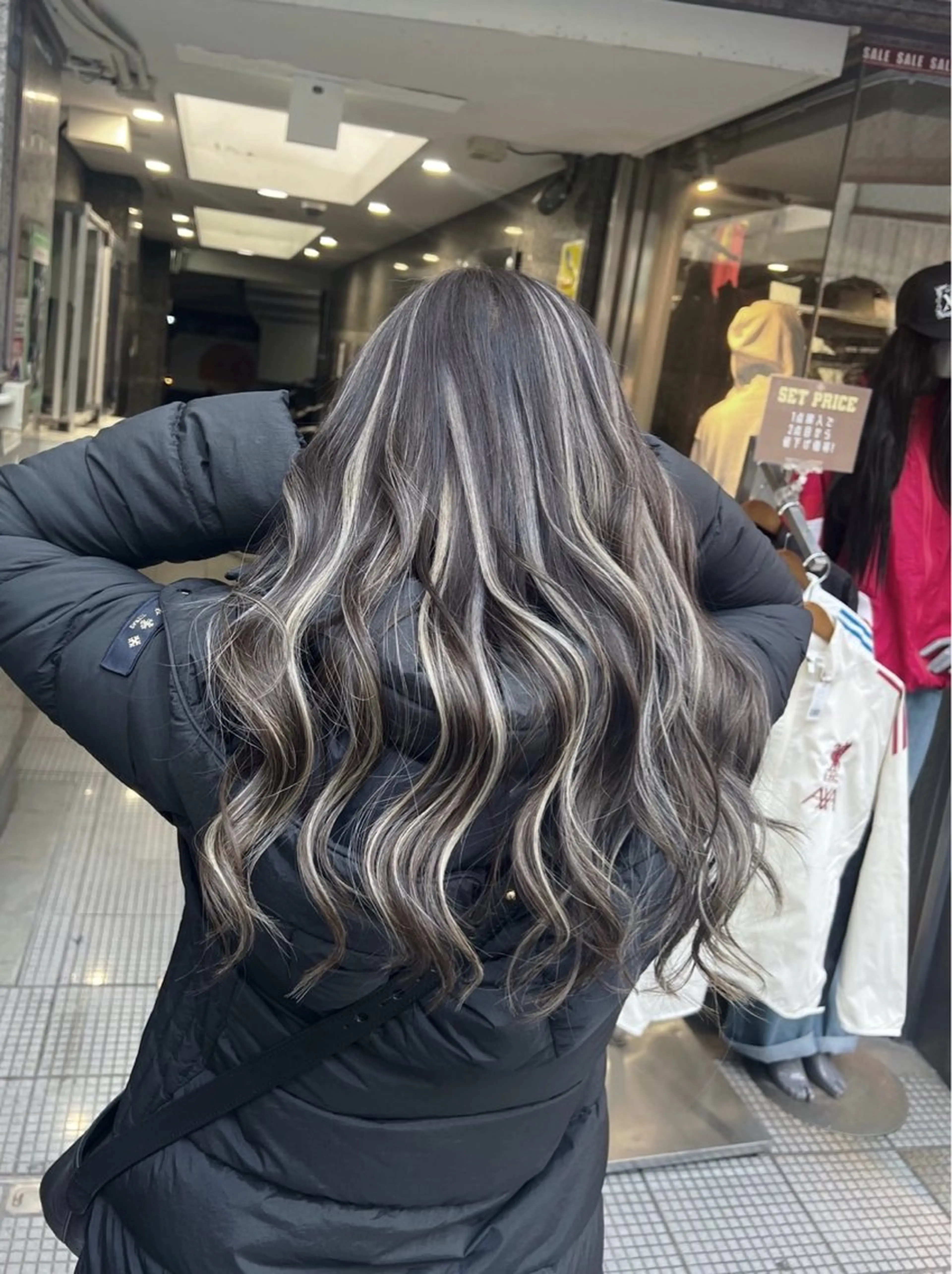 ロング カラー ダークグレー ダークグレージュ グレージュ ハイライトカラー ハイライト ヘアカラー トリートメント ROBIN所属・指名数No.1 /NAOYAのヘアスタイル