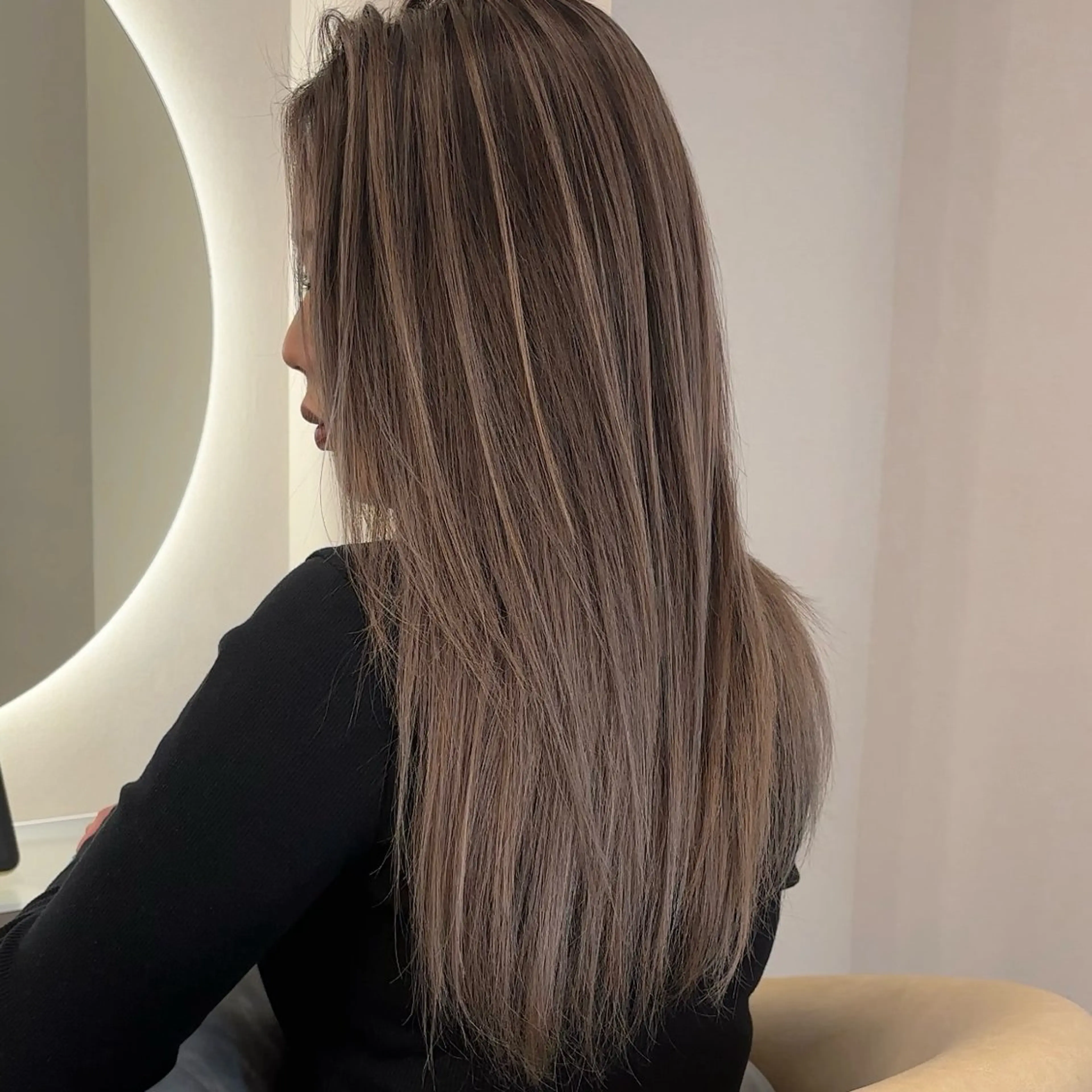 ロング レイヤーカット ロング ヘアカラー 🦋MAHO🦋 デザインカラーのヘアスタイル