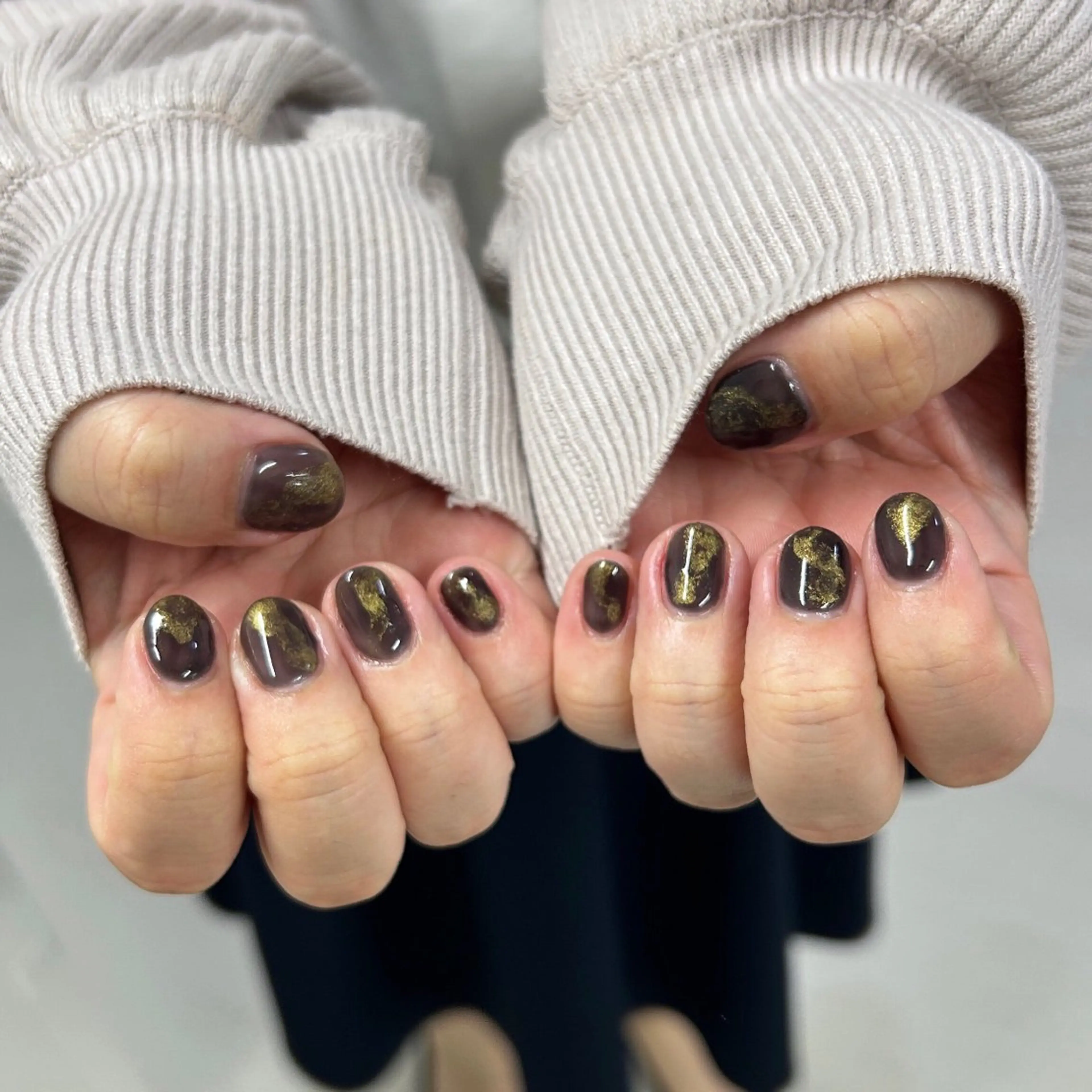 ネイル アートネイル べっ甲ネイル ジェルネイル グリーン キラキラネイル nailstudio eviz新宿店のネイルデザイン