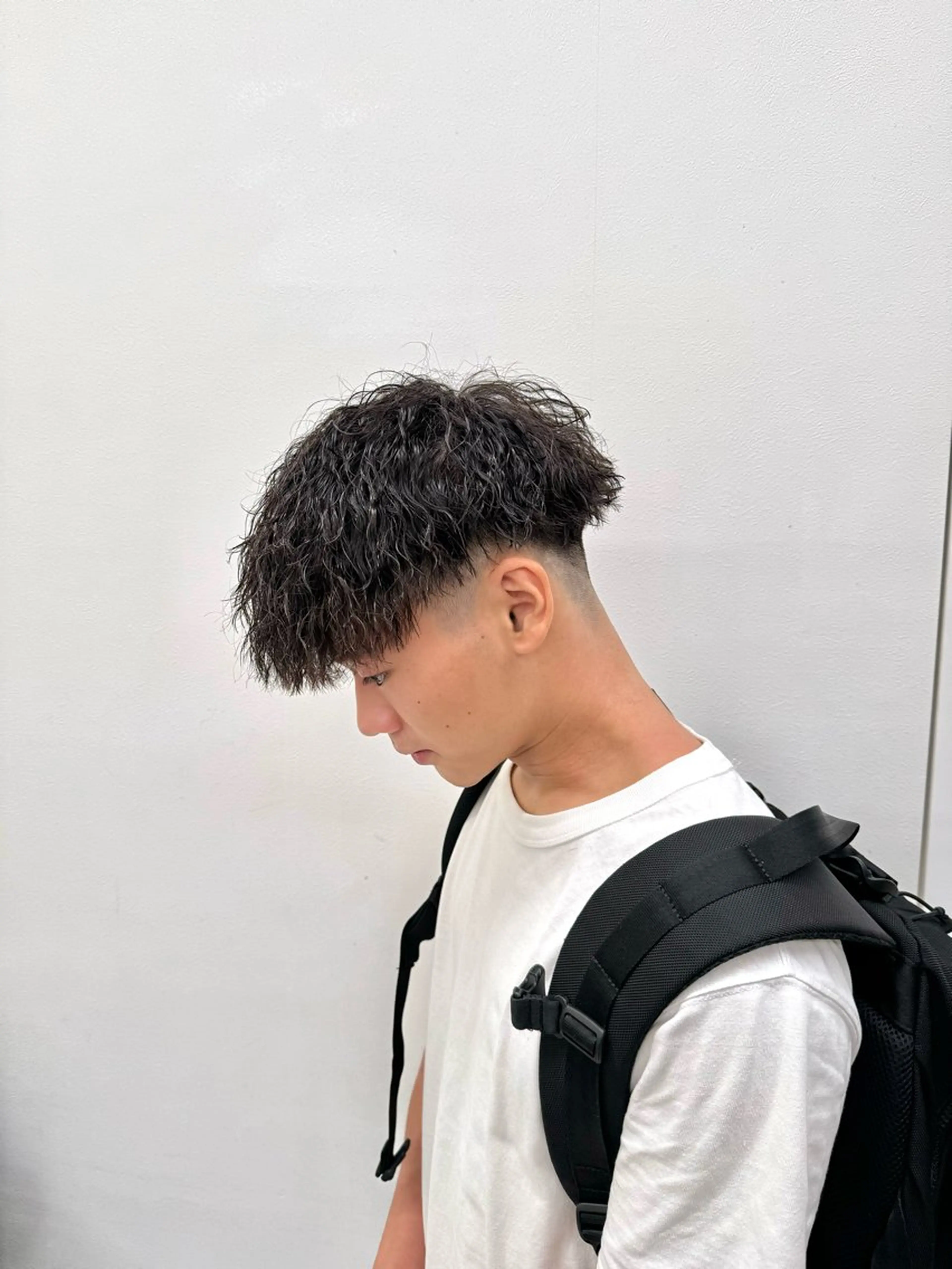 ショート パーマ ヘアアレンジ メンズ フェードカット 顔まわりカット の達人のヘアスタイル